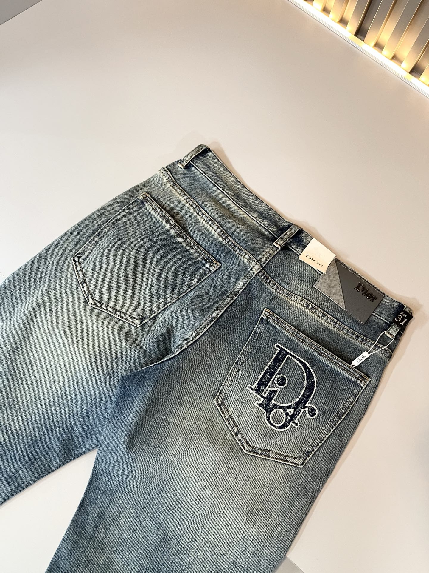 Dio*r 迪家 2025秋冬男士水洗小直筒牛仔裤！贸易公司渠道牛货，品相超赞，时尚圈万能的百搭裤王，欧