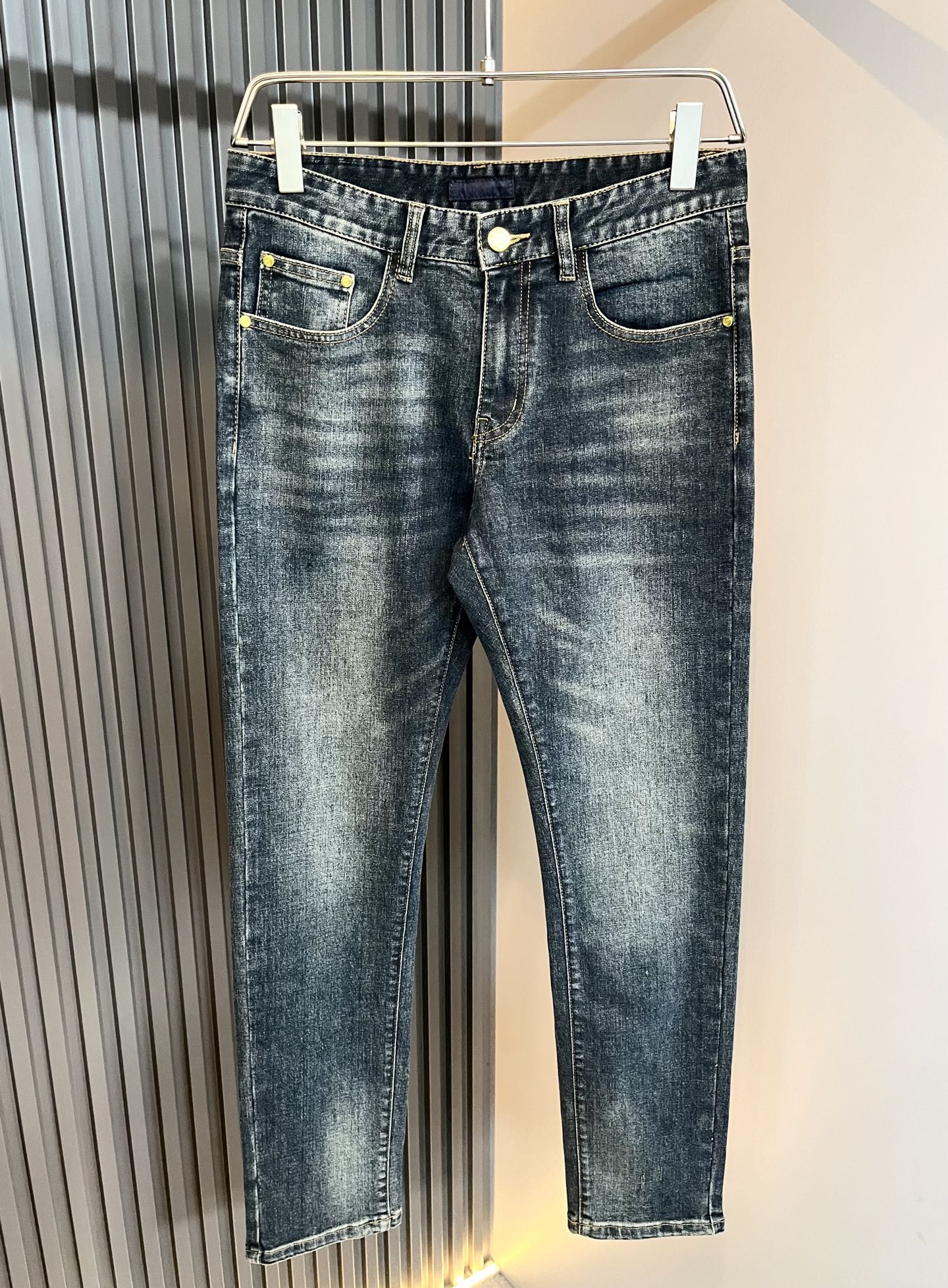 PRA*DA普*达 2025春夏新款男士休闲牛仔裤，高端品质之选……一款休闲裤兼备的百搭裤装，也是男士衣