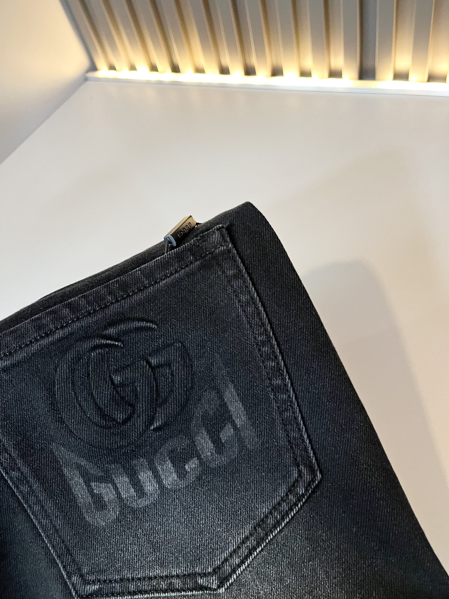 Guc*古奇 2025秋冬新品男士高端休闲百搭四季通勤修身剪裁牛仔裤！对于粉丝来说，这样大气的经典设计足