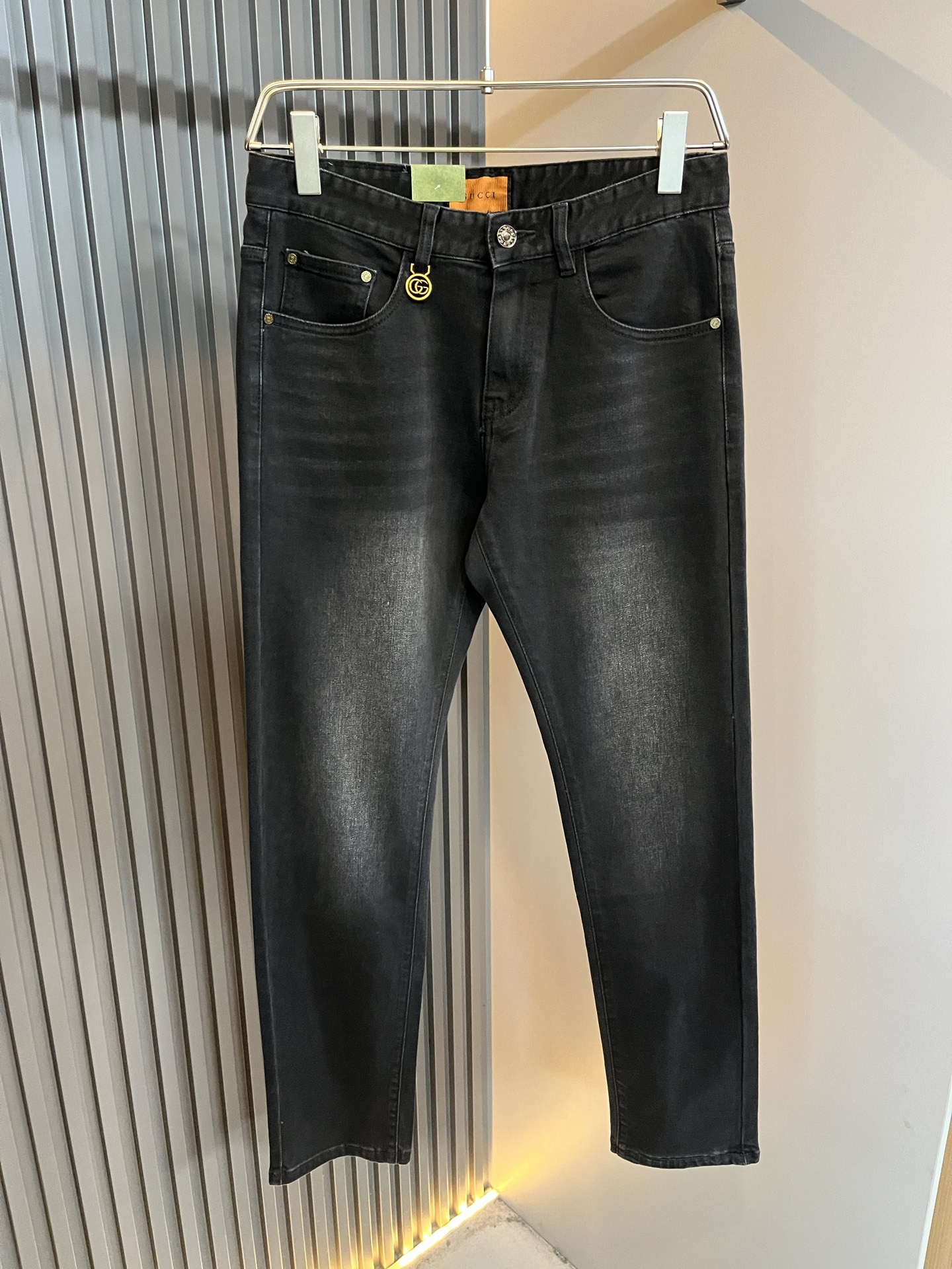 Guc*古奇 2025秋冬新品男士高端休闲百搭四季通勤修身剪裁牛仔裤！对于粉丝来说，这样大气的经典设计足