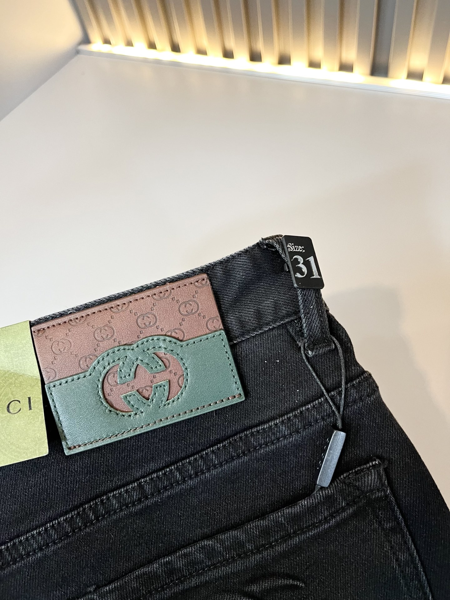 Guc*古奇 2025秋冬新品男士高端休闲百搭四季通勤修身剪裁牛仔裤！对于粉丝来说，这样大气的经典设计足