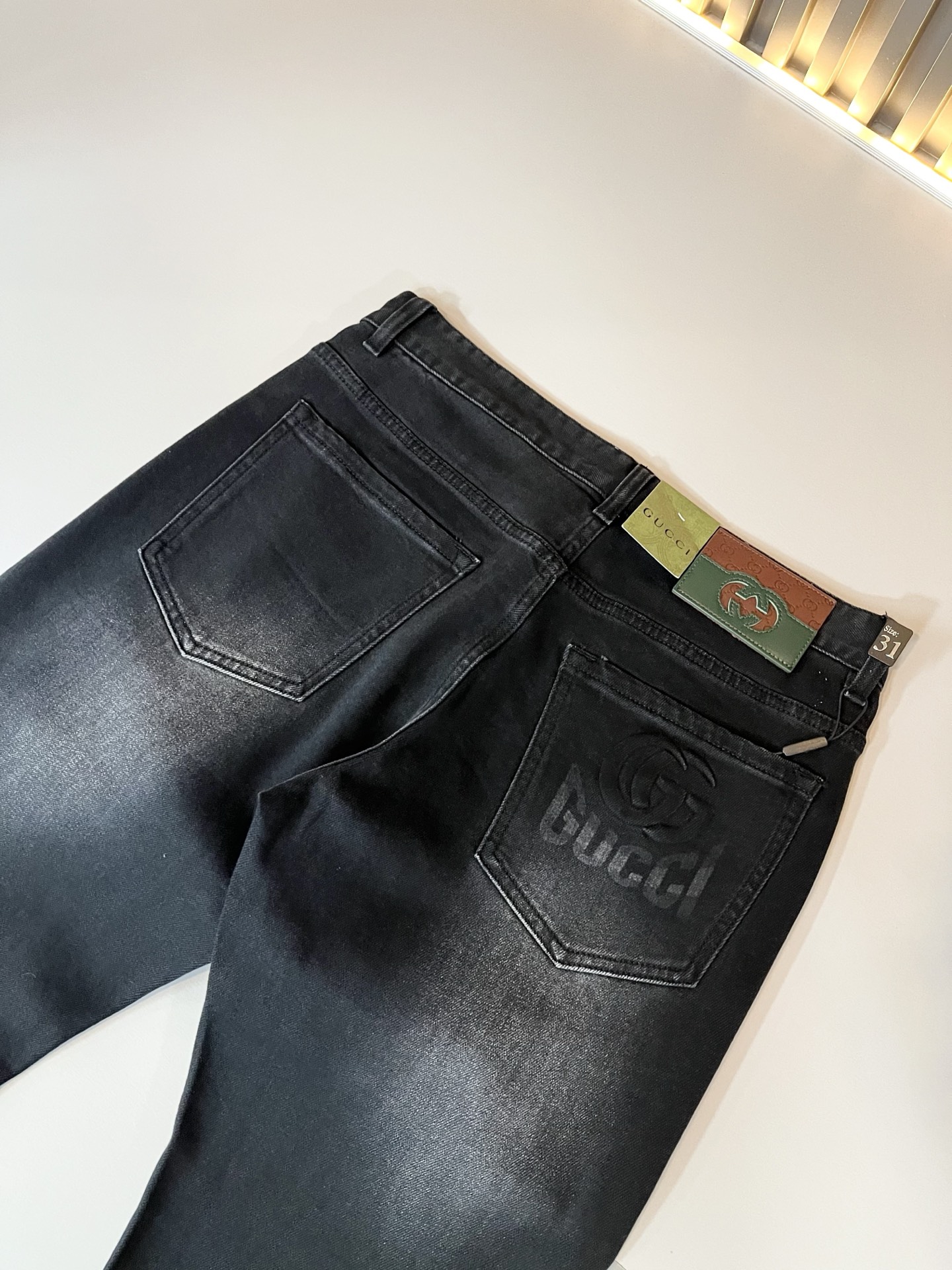 Guc*古奇 2025秋冬新品男士高端休闲百搭四季通勤修身剪裁牛仔裤！对于粉丝来说，这样大气的经典设计足