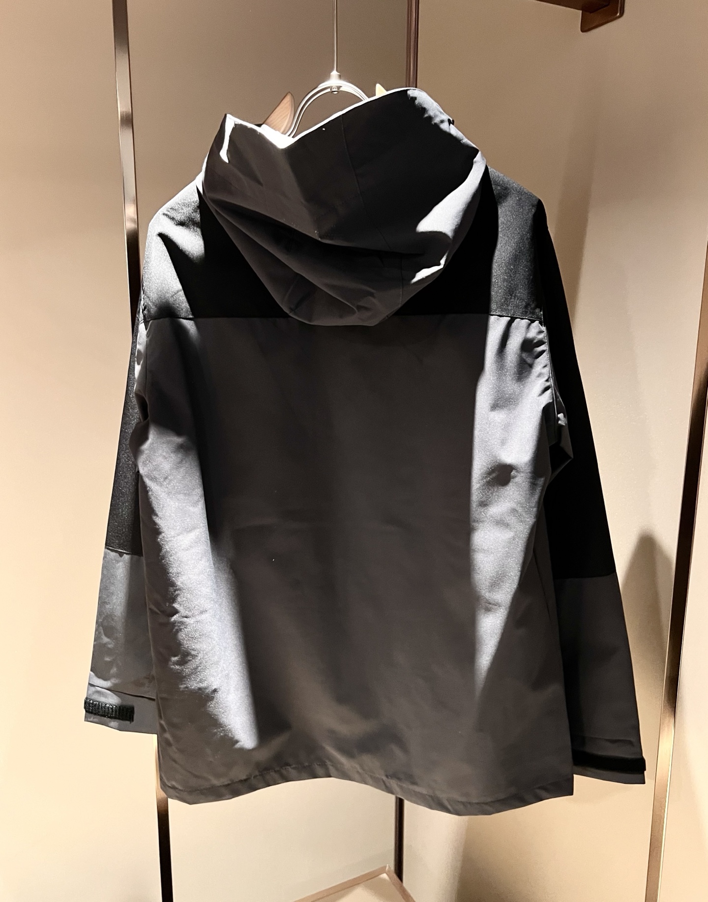 ARCTER*X始*祖鸟 2025秋冬新款男女同款👫夹克外套，户外品牌可能大家第一想到的就是加拿大鹅、始