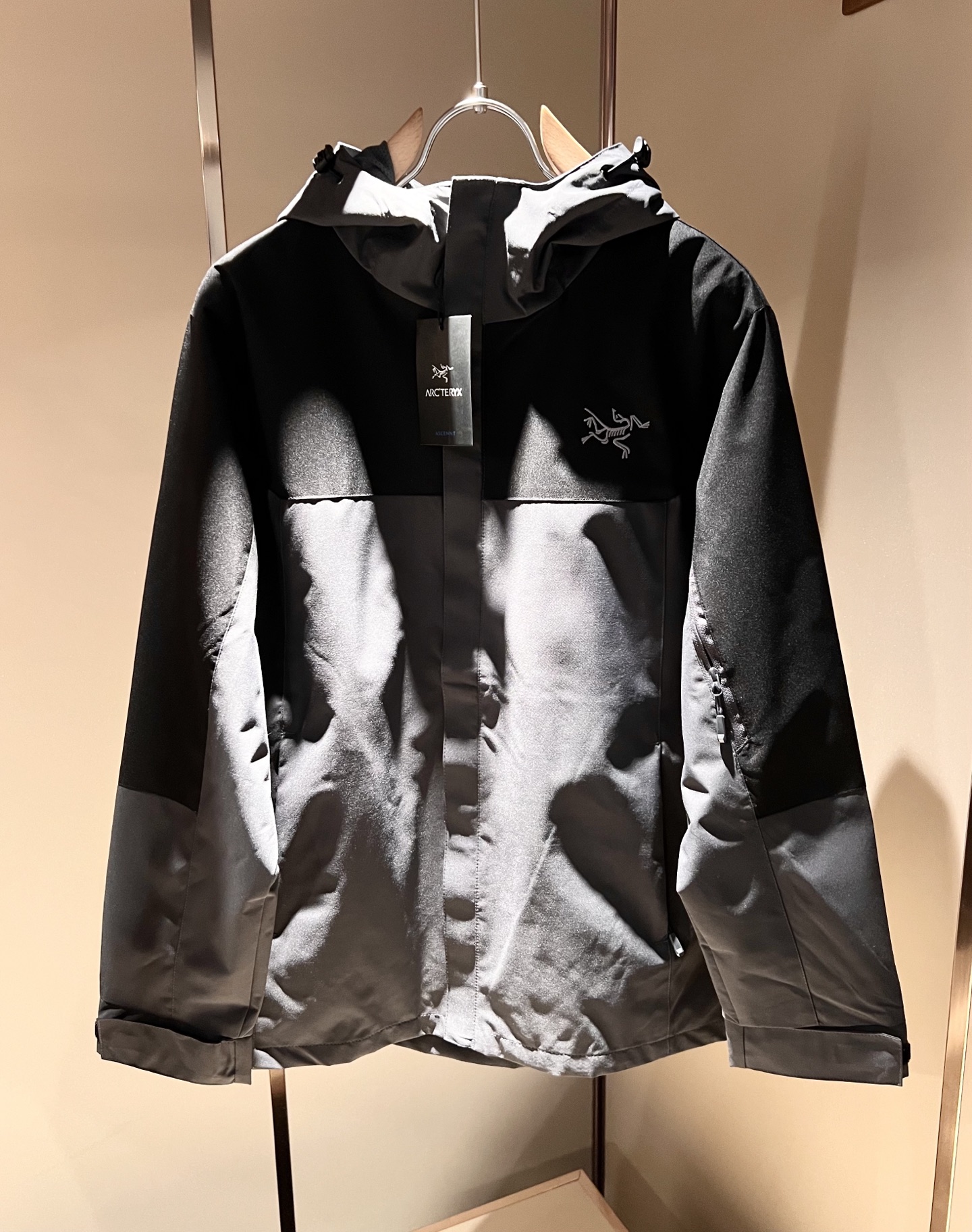 ARCTER*X始*祖鸟 2025秋冬新款男女同款👫夹克外套，户外品牌可能大家第一想到的就是加拿大鹅、始