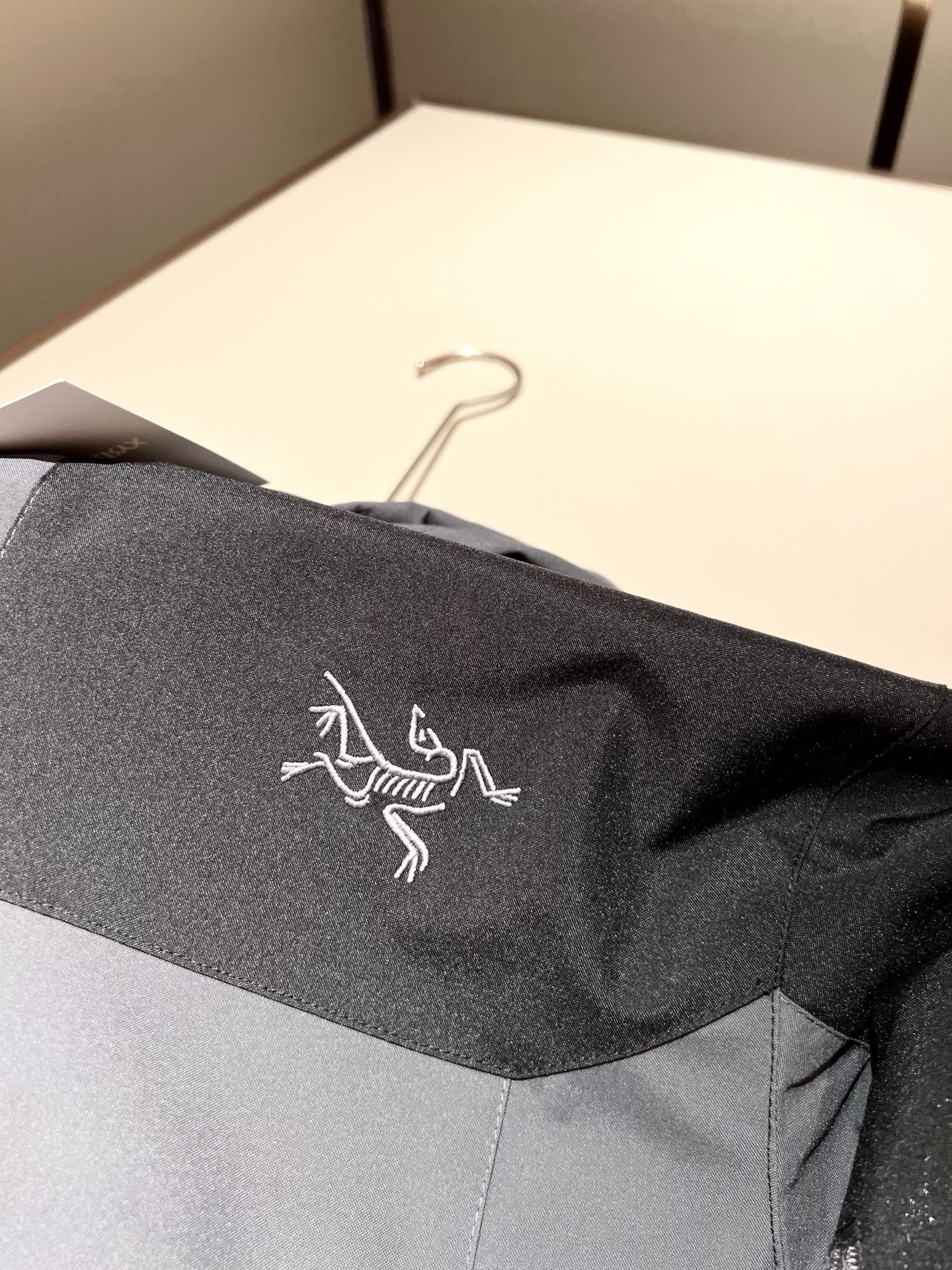 ARCTER*X始*祖鸟 2025秋冬新款男女同款👫夹克外套，户外品牌可能大家第一想到的就是加拿大鹅、始