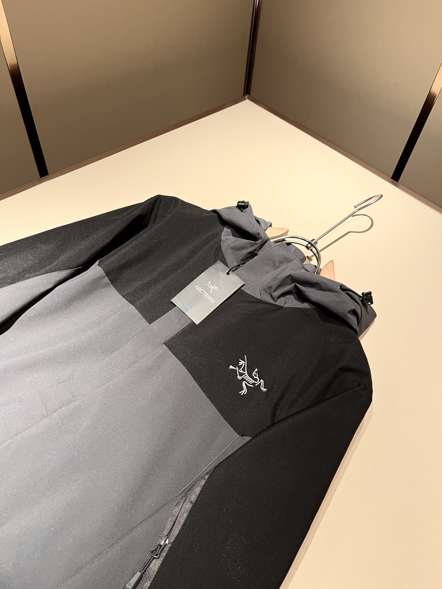 ARCTER*X始*祖鸟 2025秋冬新款男女同款👫夹克外套，户外品牌可能大家第一想到的就是加拿大鹅、始