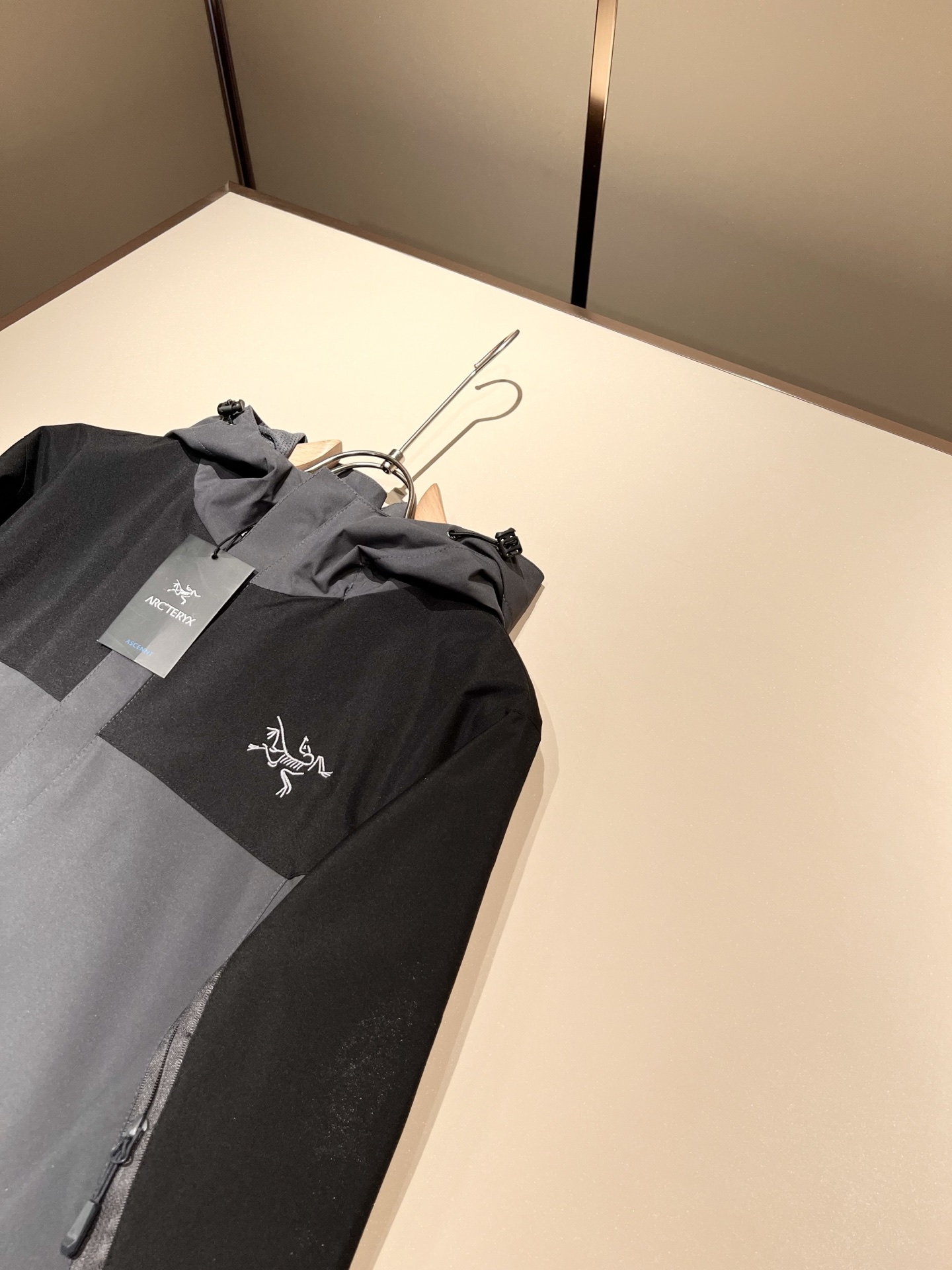 ARCTER*X始*祖鸟 2025秋冬新款男女同款👫夹克外套，户外品牌可能大家第一想到的就是加拿大鹅、始