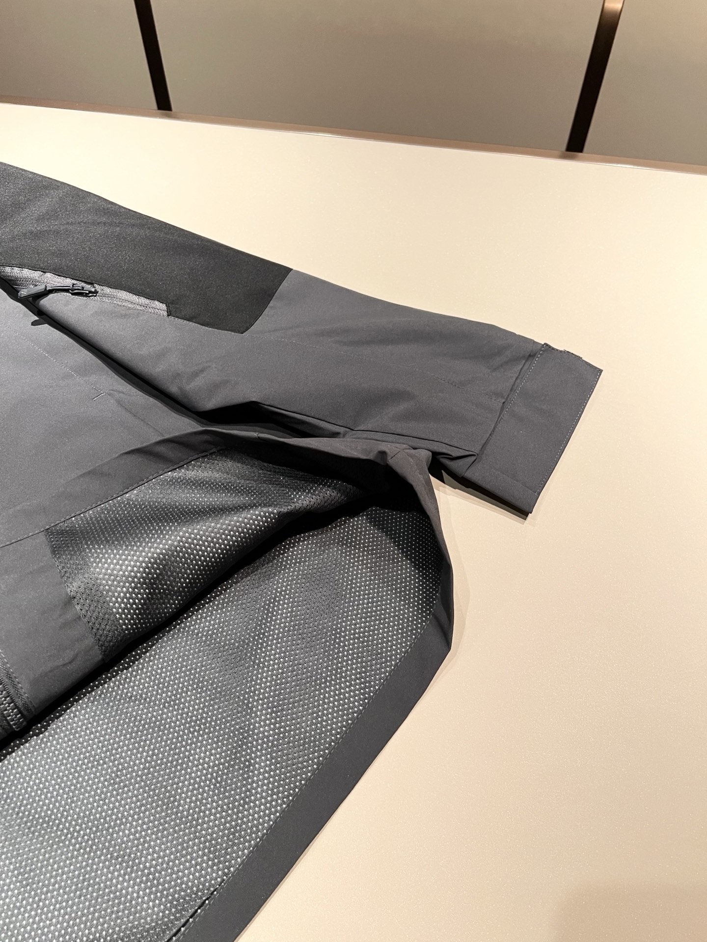 ARCTER*X始*祖鸟 2025秋冬新款男女同款👫夹克外套，户外品牌可能大家第一想到的就是加拿大鹅、始