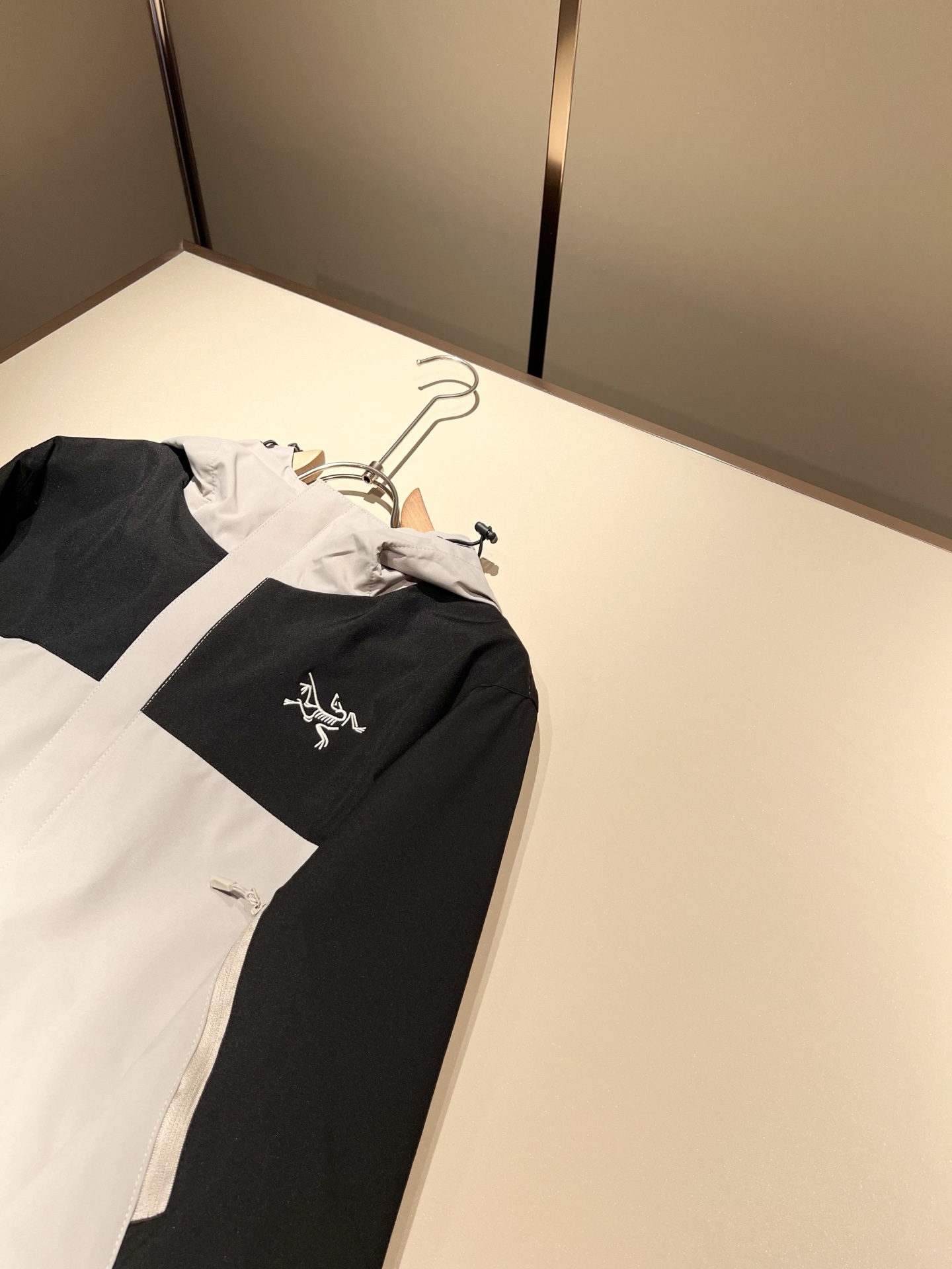 ARCTER*X始*祖鸟 2025秋冬新款男女同款👫夹克外套，户外品牌可能大家第一想到的就是加拿大鹅、始