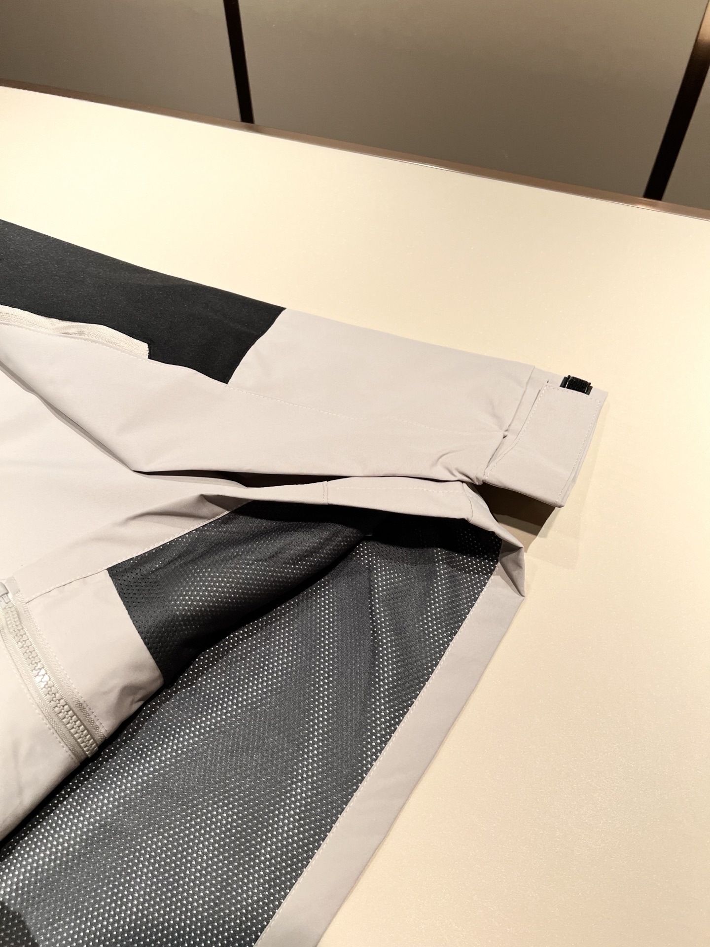 ARCTER*X始*祖鸟 2025秋冬新款男女同款👫夹克外套，户外品牌可能大家第一想到的就是加拿大鹅、始