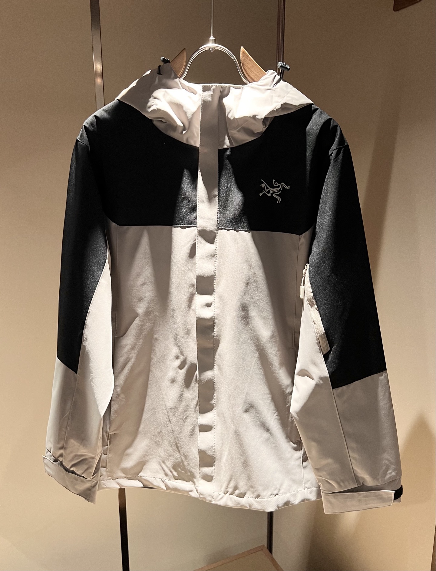 ARCTER*X始*祖鸟 2025秋冬新款男女同款👫夹克外套，户外品牌可能大家第一想到的就是加拿大鹅、始