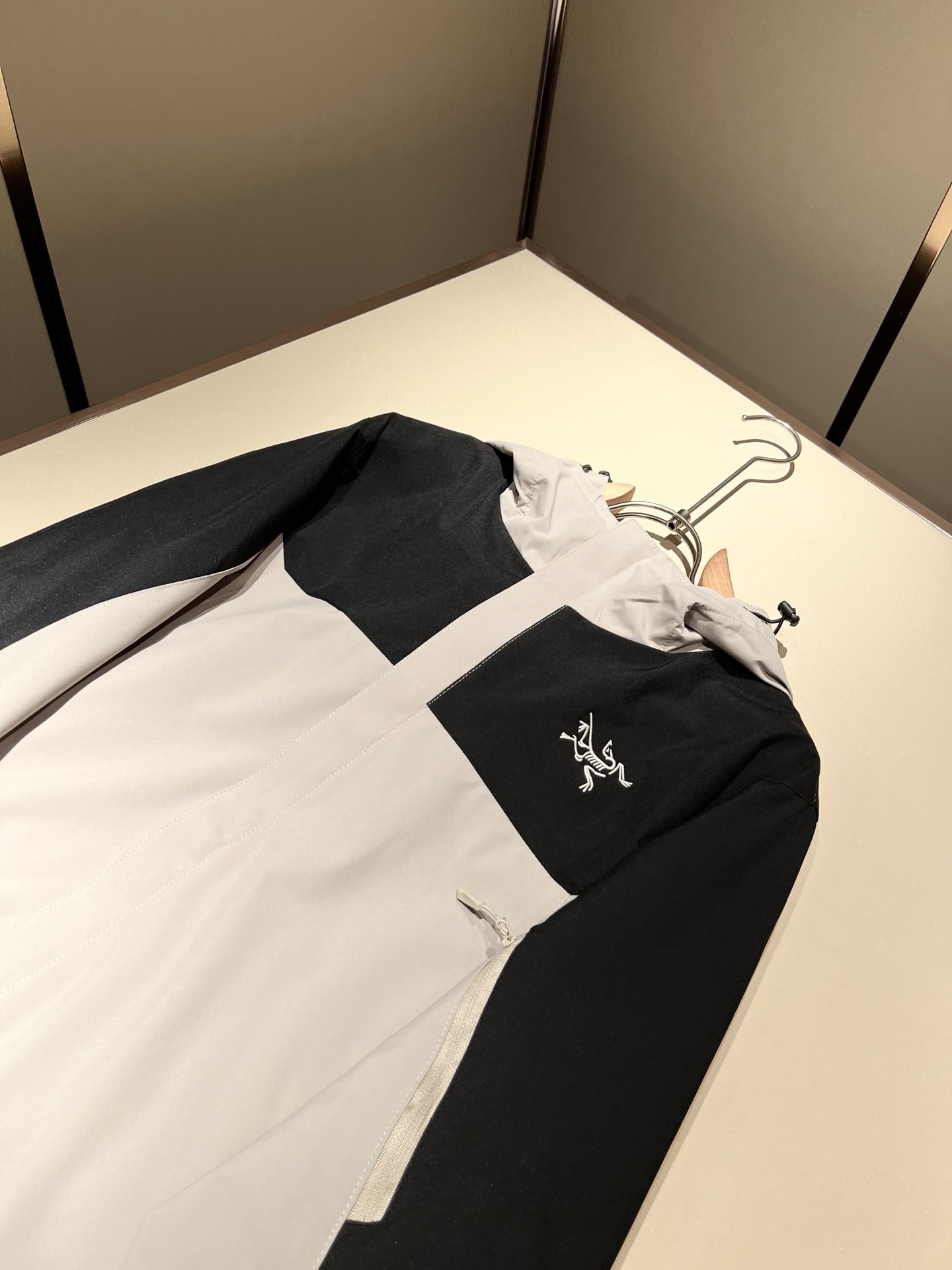 ARCTER*X始*祖鸟 2025秋冬新款男女同款👫夹克外套，户外品牌可能大家第一想到的就是加拿大鹅、始