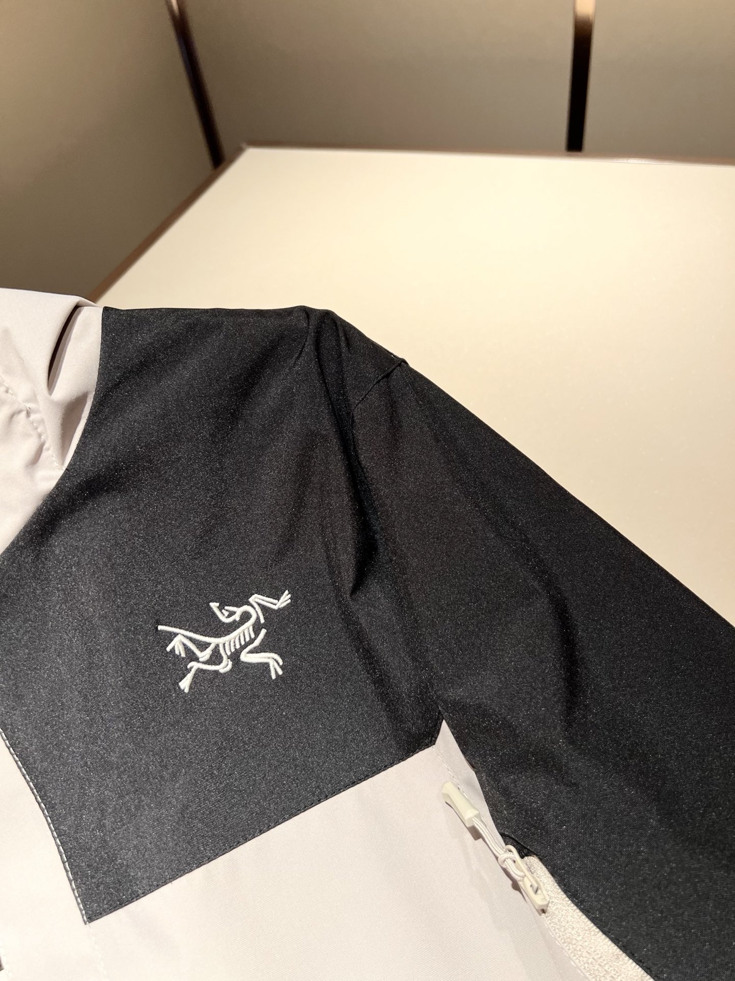 ARCTER*X始*祖鸟 2025秋冬新款男女同款👫夹克外套，户外品牌可能大家第一想到的就是加拿大鹅、始