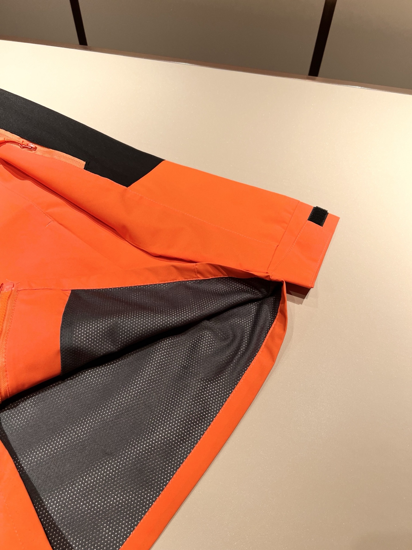 ARCTER*X始*祖鸟 2025秋冬新款男女同款👫夹克外套，户外品牌可能大家第一想到的就是加拿大鹅、始