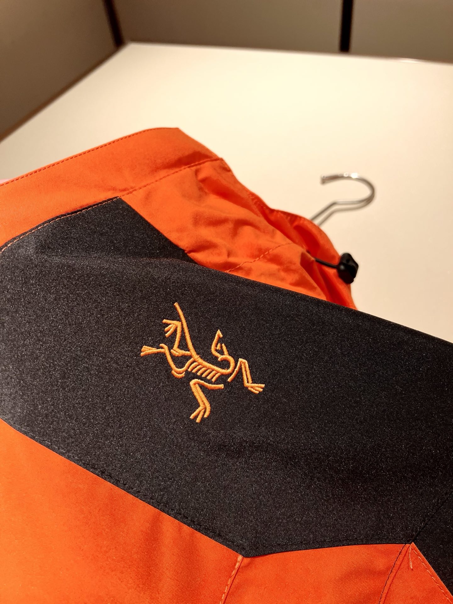 ARCTER*X始*祖鸟 2025秋冬新款男女同款👫夹克外套，户外品牌可能大家第一想到的就是加拿大鹅、始