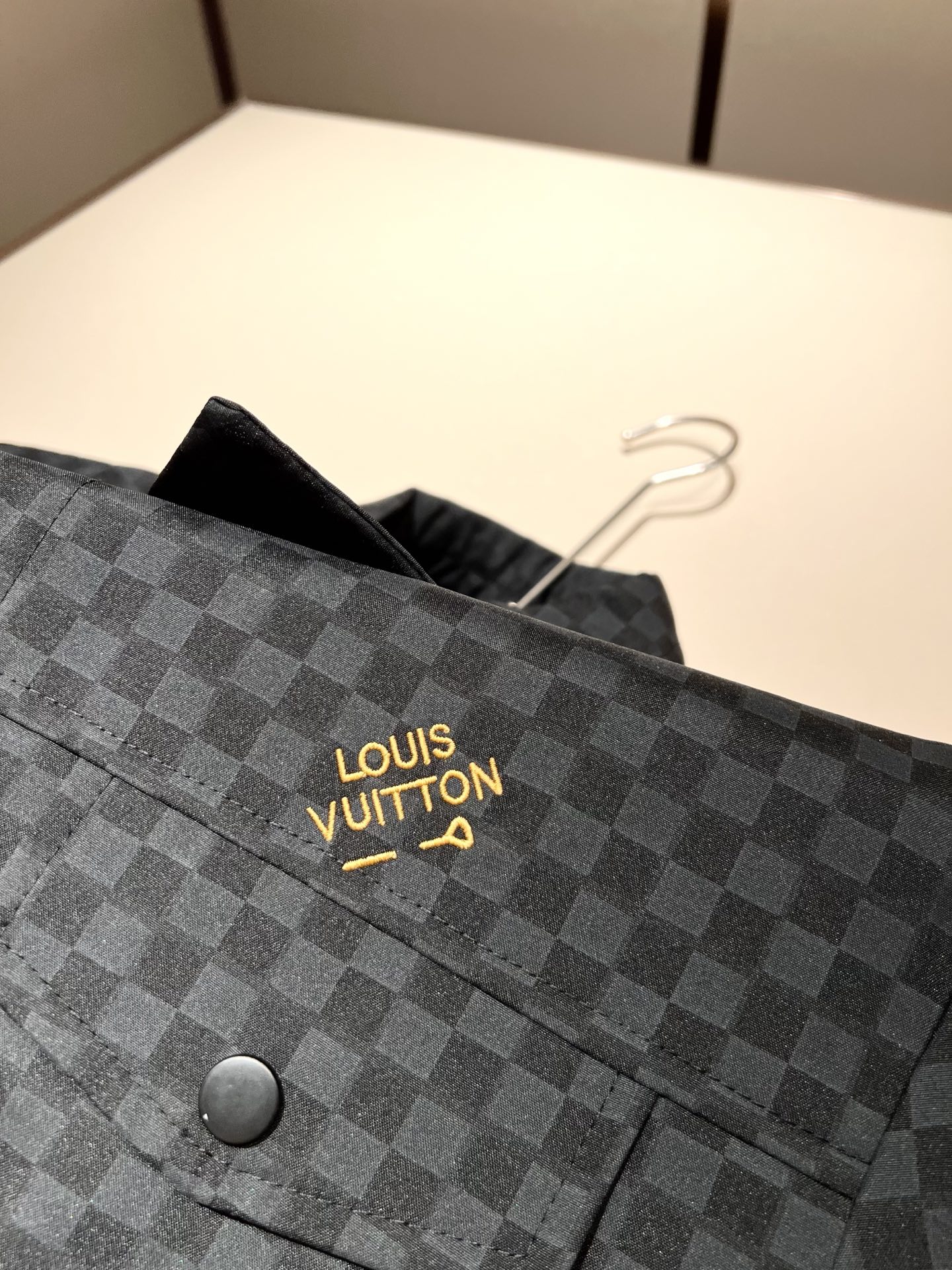 LouisVuitt*路易*登 2025秋冬新品最新款夹克外套，立体logo图案刺绣设计！！贸易公司渠道