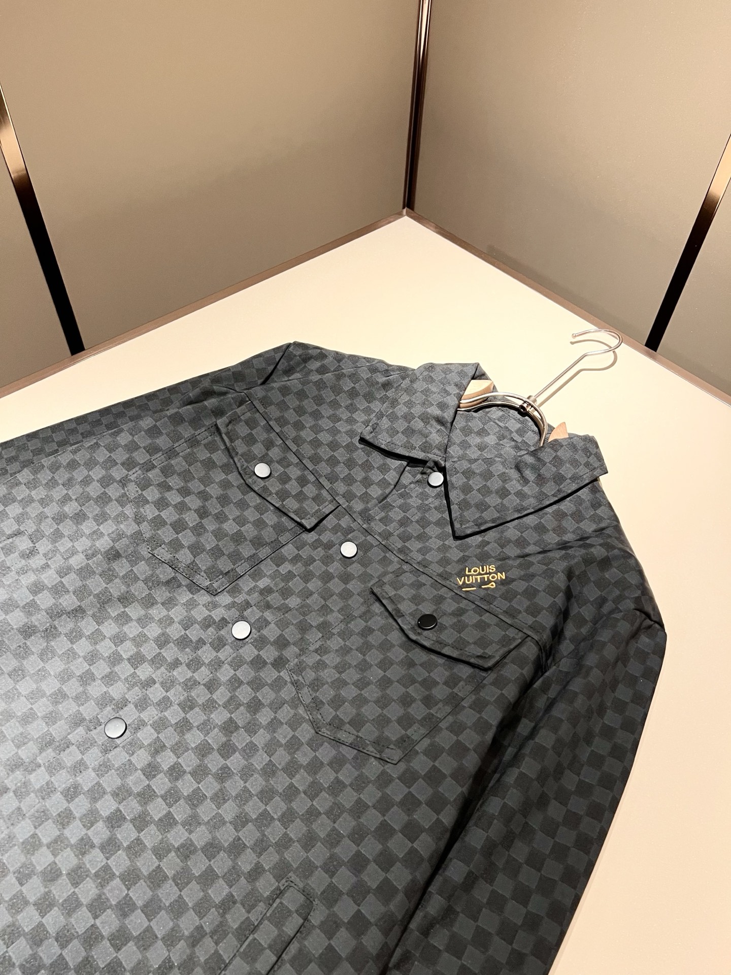 LouisVuitt*路易*登 2025秋冬新品最新款夹克外套，立体logo图案刺绣设计！！贸易公司渠道