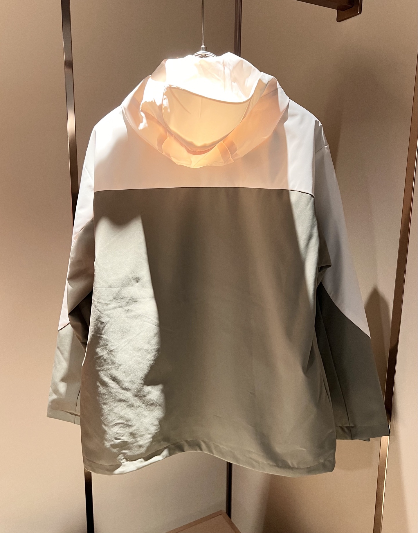 Y-3 2025秋冬全新系列单品上线，非常时髦前卫夹克外套，标识logo图案刺绣设计！区别于以往的不同，