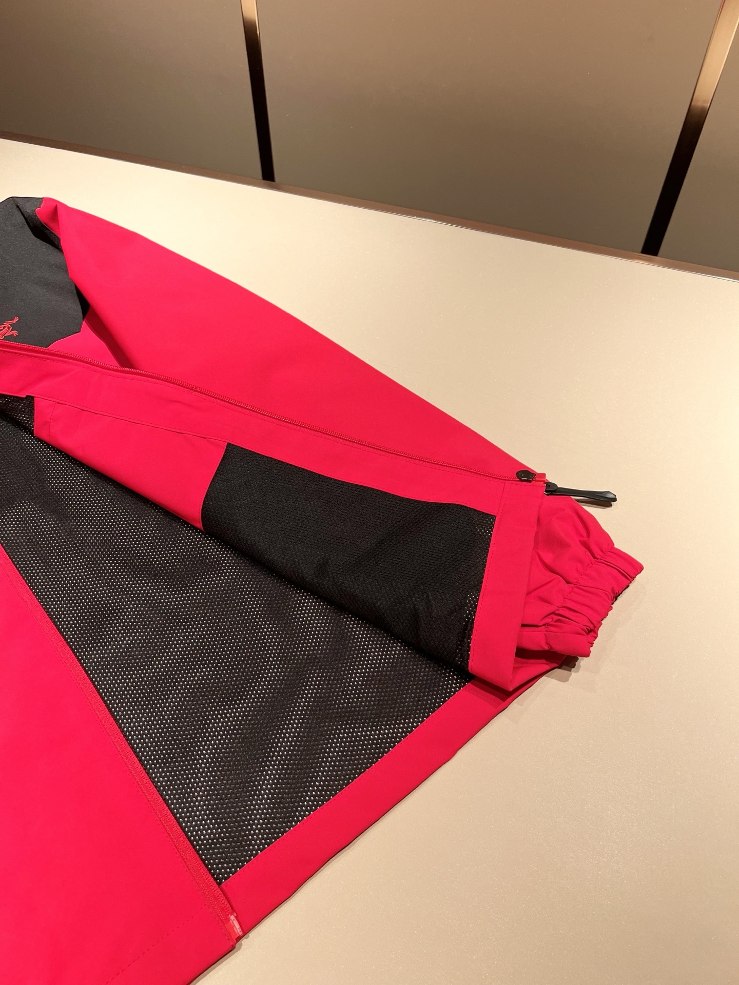 ARCTER*X始*祖鸟 2025秋冬新款男女同款👫夹克外套，户外品牌可能大家第一想到的就是加拿大鹅、始