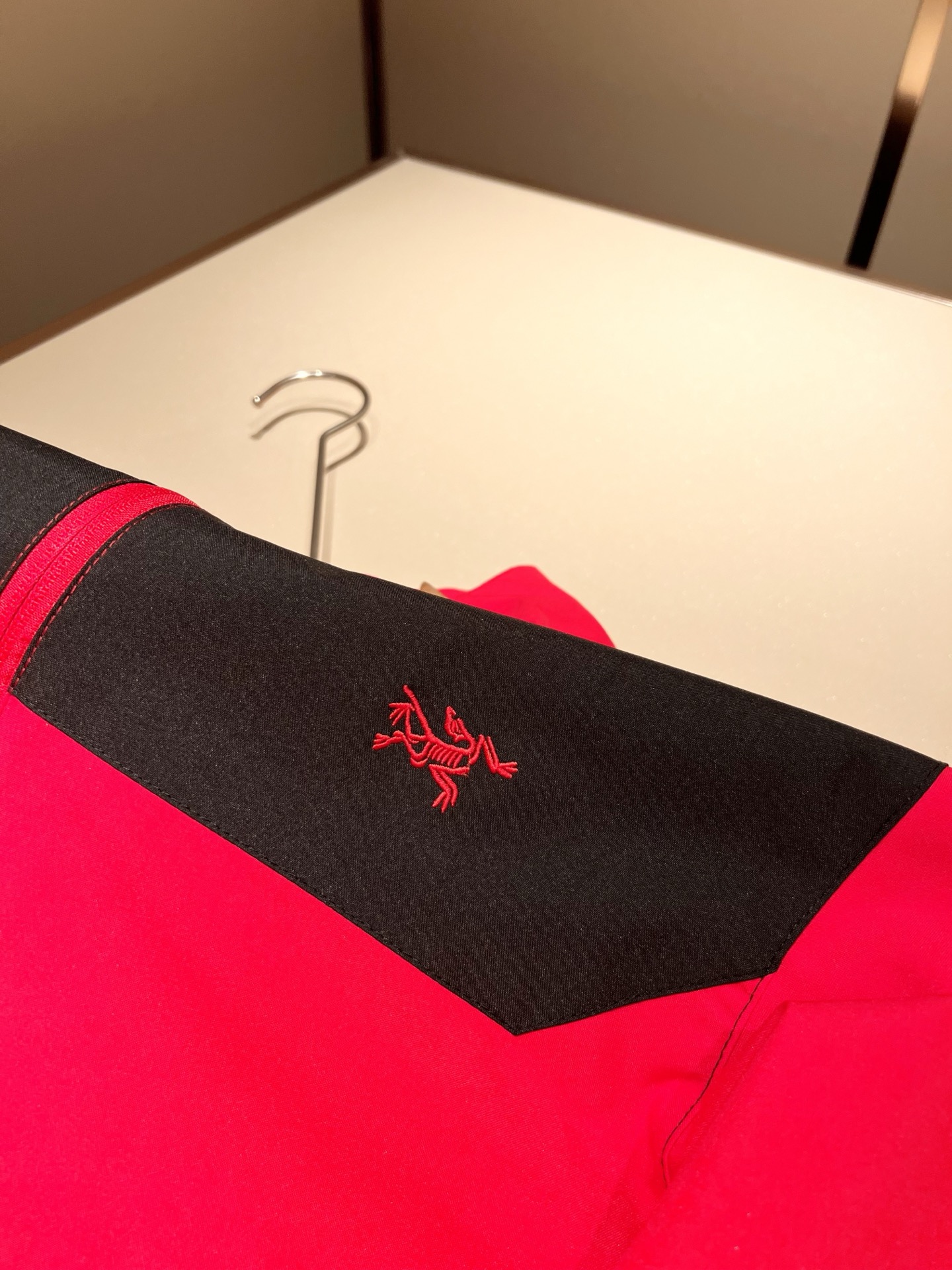 ARCTER*X始*祖鸟 2025秋冬新款男女同款👫夹克外套，户外品牌可能大家第一想到的就是加拿大鹅、始