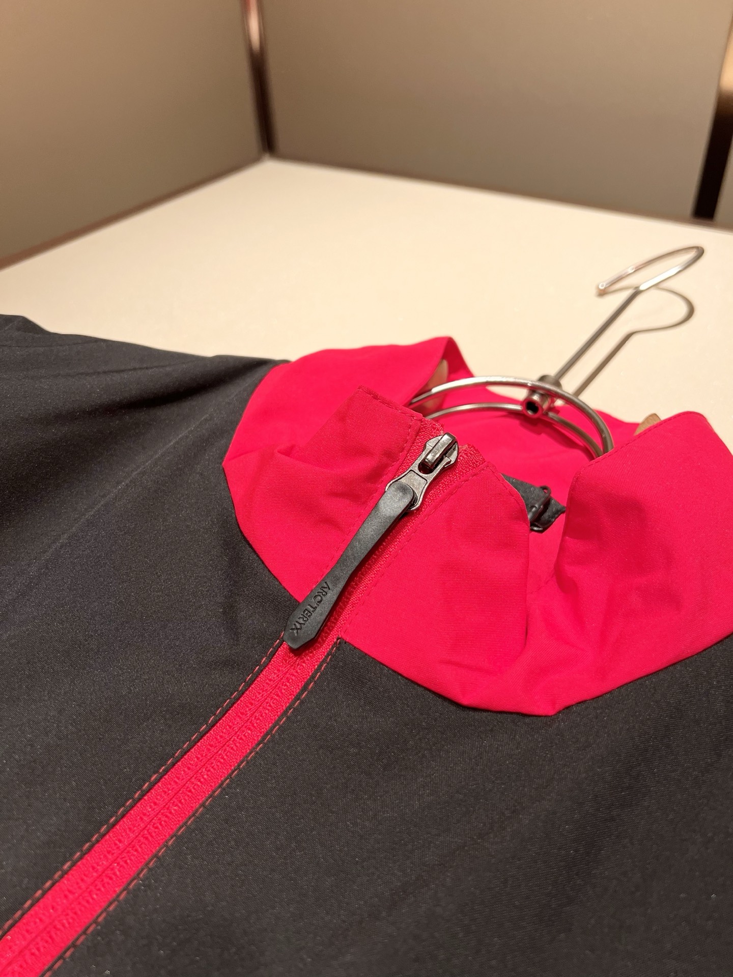 ARCTER*X始*祖鸟 2025秋冬新款男女同款👫夹克外套，户外品牌可能大家第一想到的就是加拿大鹅、始