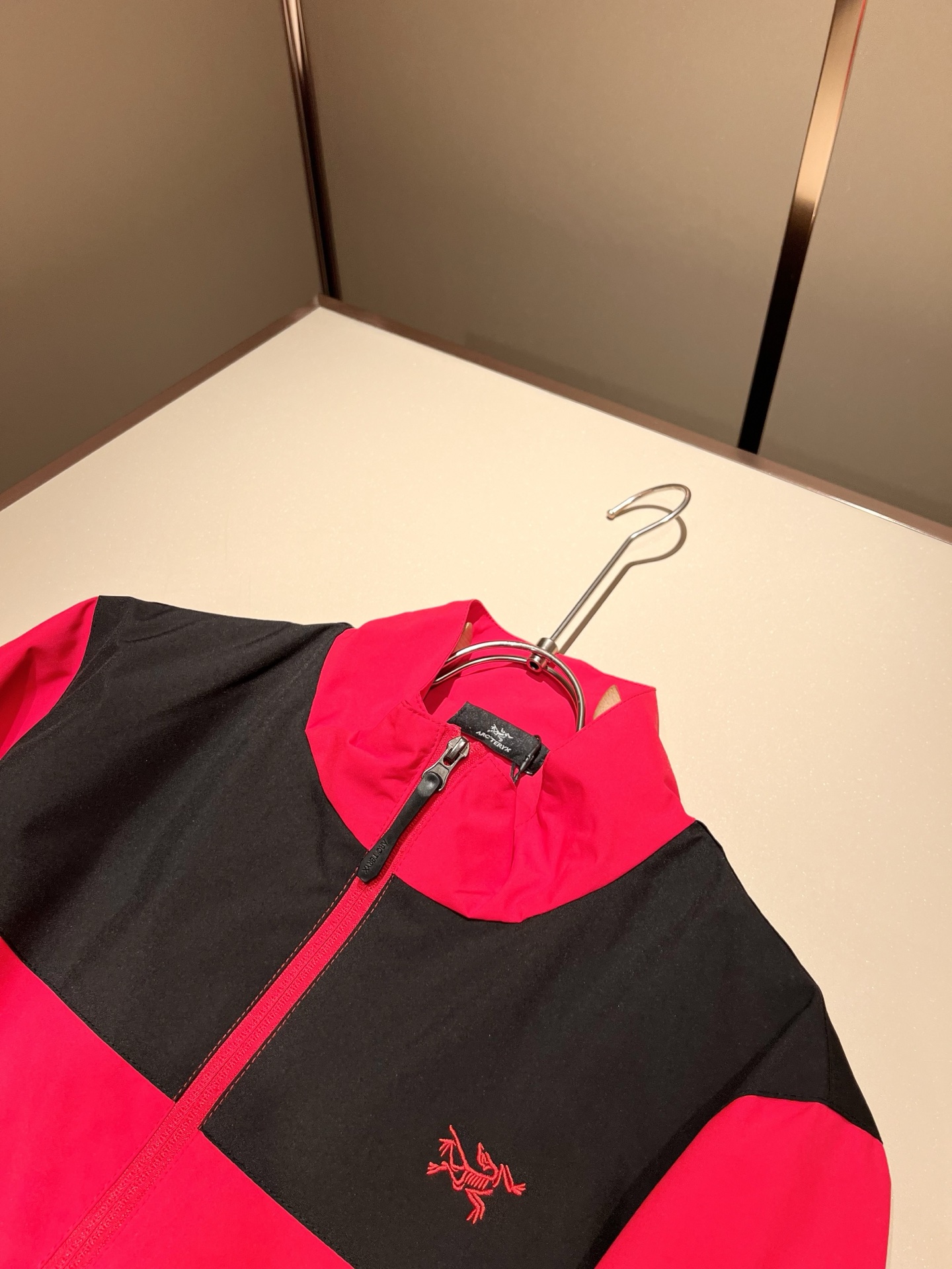 ARCTER*X始*祖鸟 2025秋冬新款男女同款👫夹克外套，户外品牌可能大家第一想到的就是加拿大鹅、始