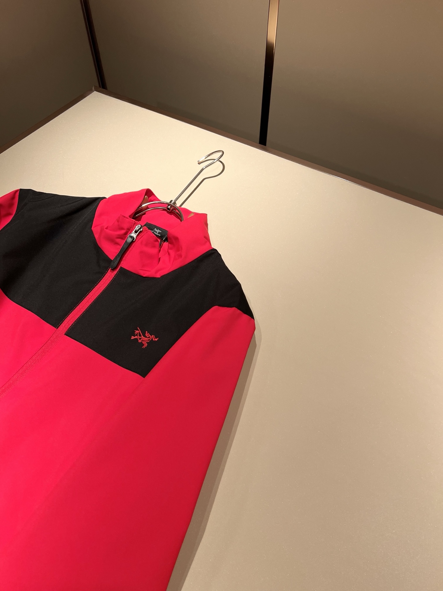 ARCTER*X始*祖鸟 2025秋冬新款男女同款👫夹克外套，户外品牌可能大家第一想到的就是加拿大鹅、始