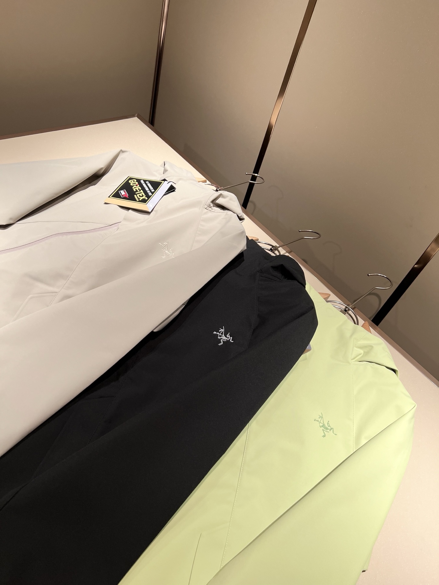 ARCTER*X始*祖鸟 2025秋冬新款男女同款👫夹克外套，户外品牌可能大家第一想到的就是加拿大鹅、始