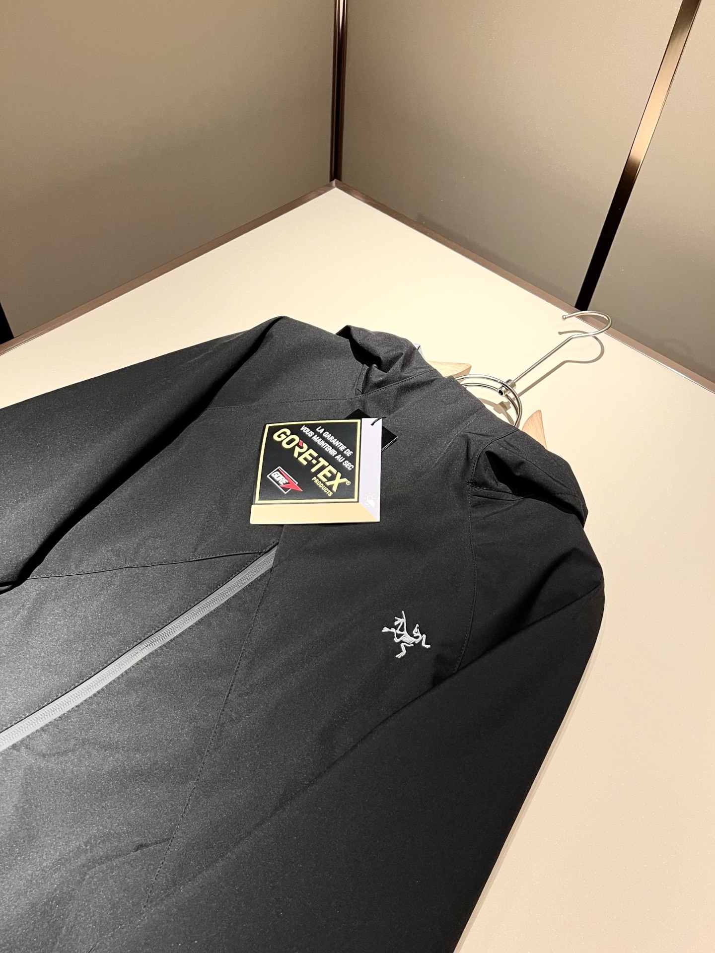 ARCTER*X始*祖鸟 2025秋冬新款男女同款👫夹克外套，户外品牌可能大家第一想到的就是加拿大鹅、始