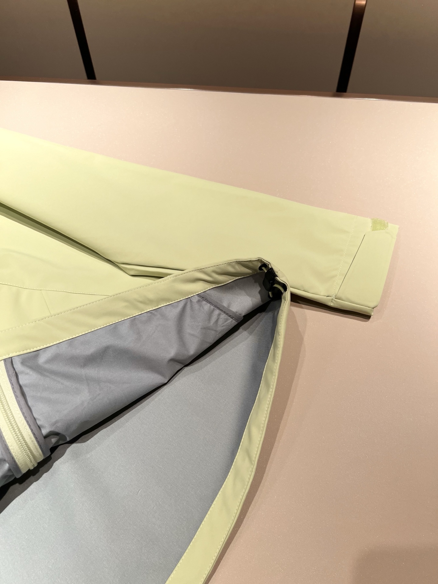 ARCTER*X始*祖鸟 2025秋冬新款男女同款👫夹克外套，户外品牌可能大家第一想到的就是加拿大鹅、始