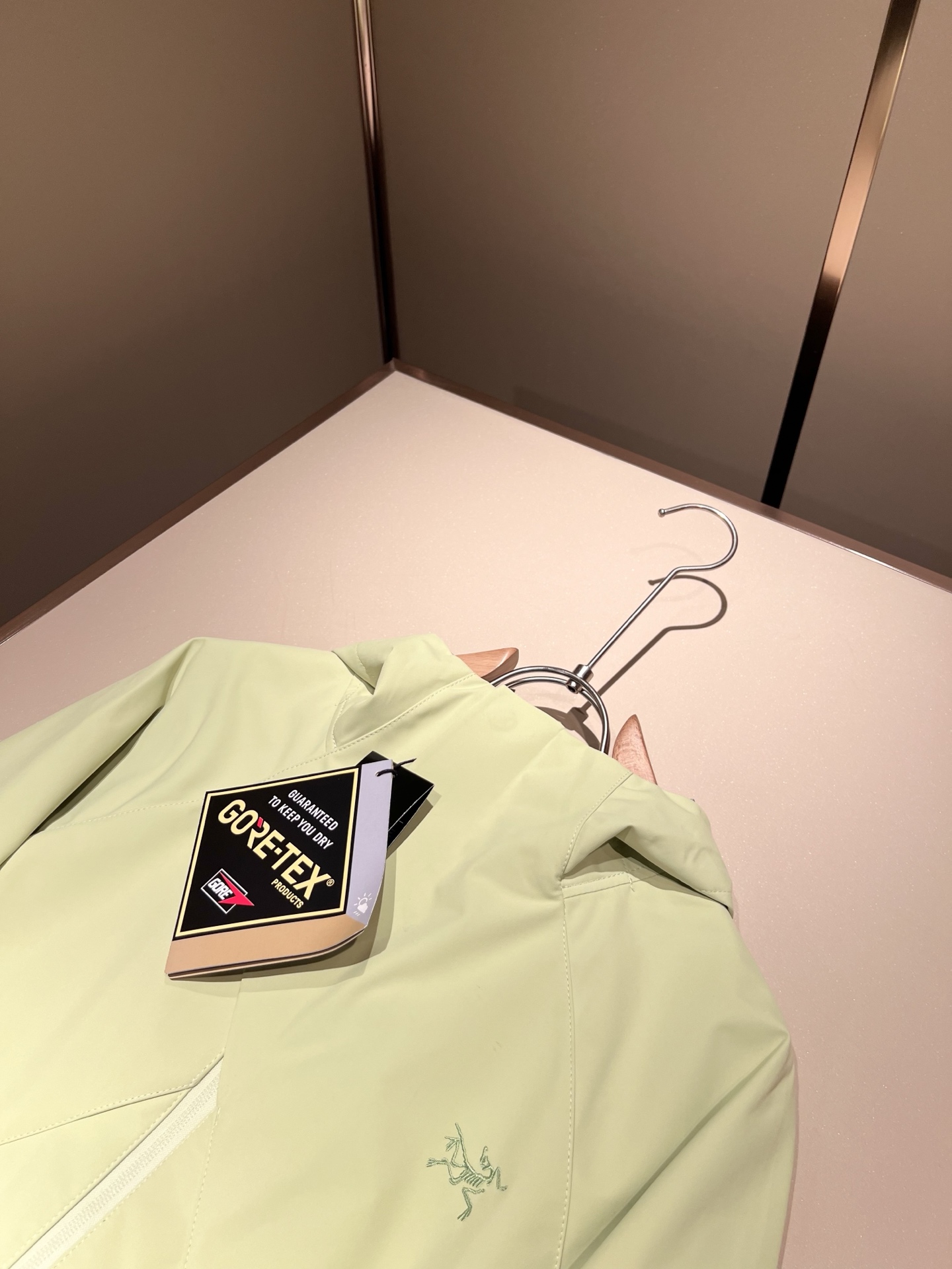 ARCTER*X始*祖鸟 2025秋冬新款男女同款👫夹克外套，户外品牌可能大家第一想到的就是加拿大鹅、始