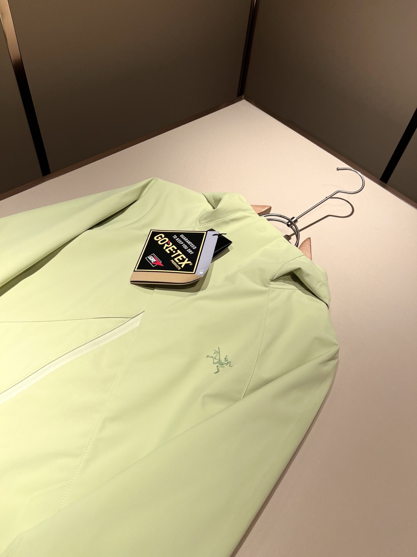 ARCTER*X始*祖鸟 2025秋冬新款男女同款👫夹克外套，户外品牌可能大家第一想到的就是加拿大鹅、始