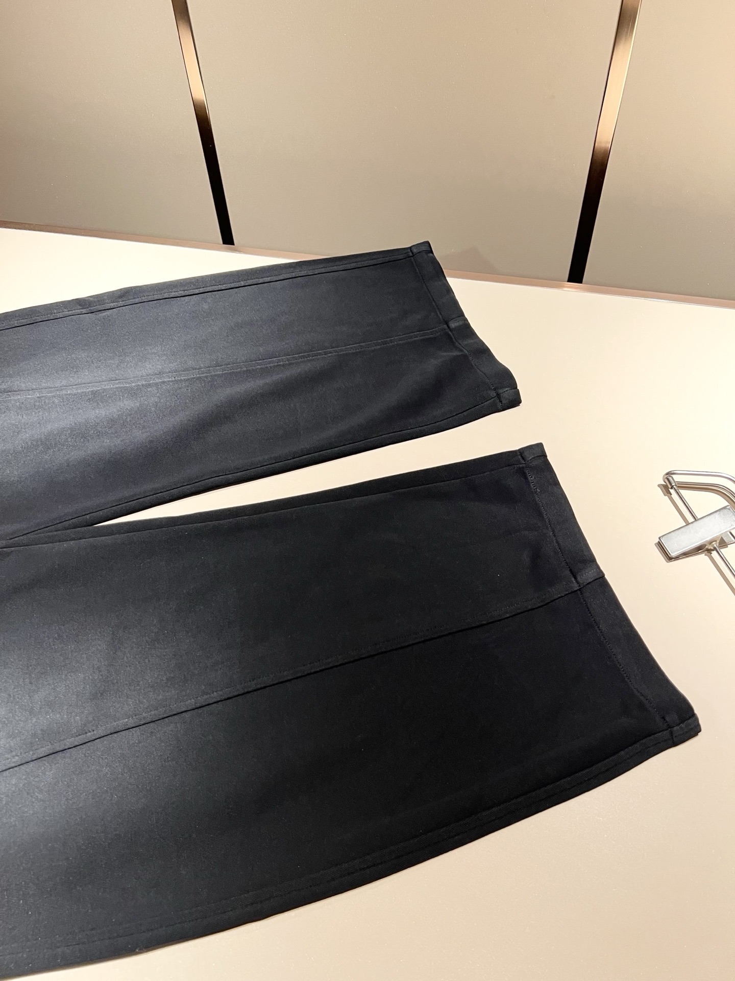 BALENCIA*巴黎*家 2025秋冬新款休闲裤，巴黎世家 裤腿字母logo图案印花设计！新款现货 Y