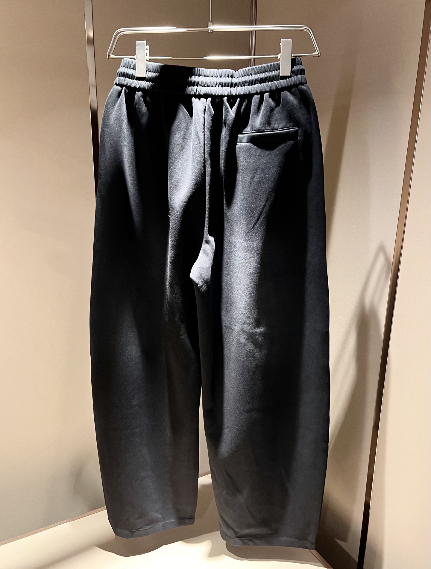 BALENCIA*巴黎*家 2025秋冬新款休闲裤，巴黎世家 裤腿字母logo图案印花设计！新款现货 Y