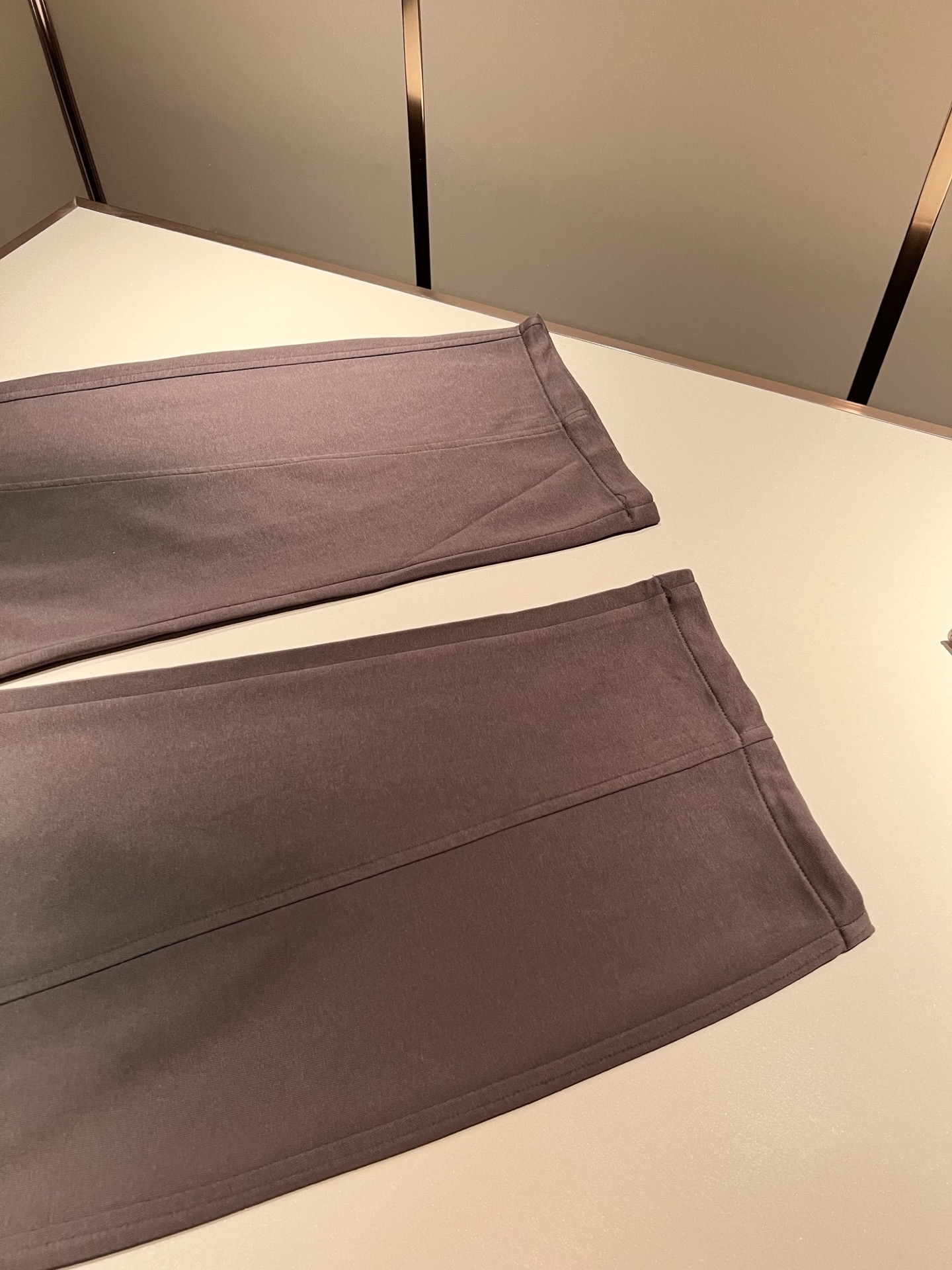 BALENCIA*巴黎*家 2025秋冬新款休闲裤，巴黎世家 裤腿字母logo图案印花设计！新款现货 Y