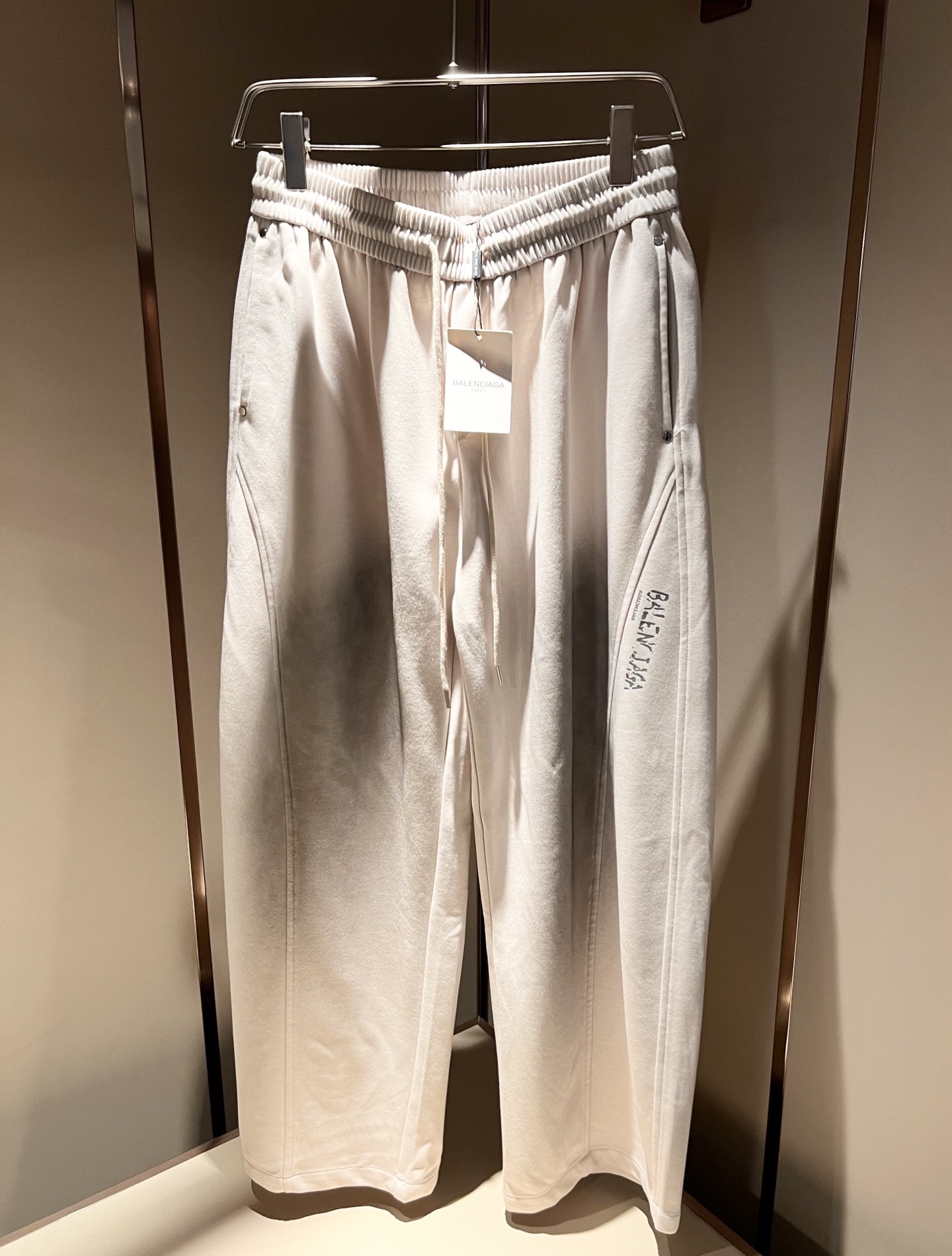 BALENCIA*巴黎*家 2025秋冬新款休闲裤，巴黎世家 裤腿字母logo图案印花设计！新款现货 Y