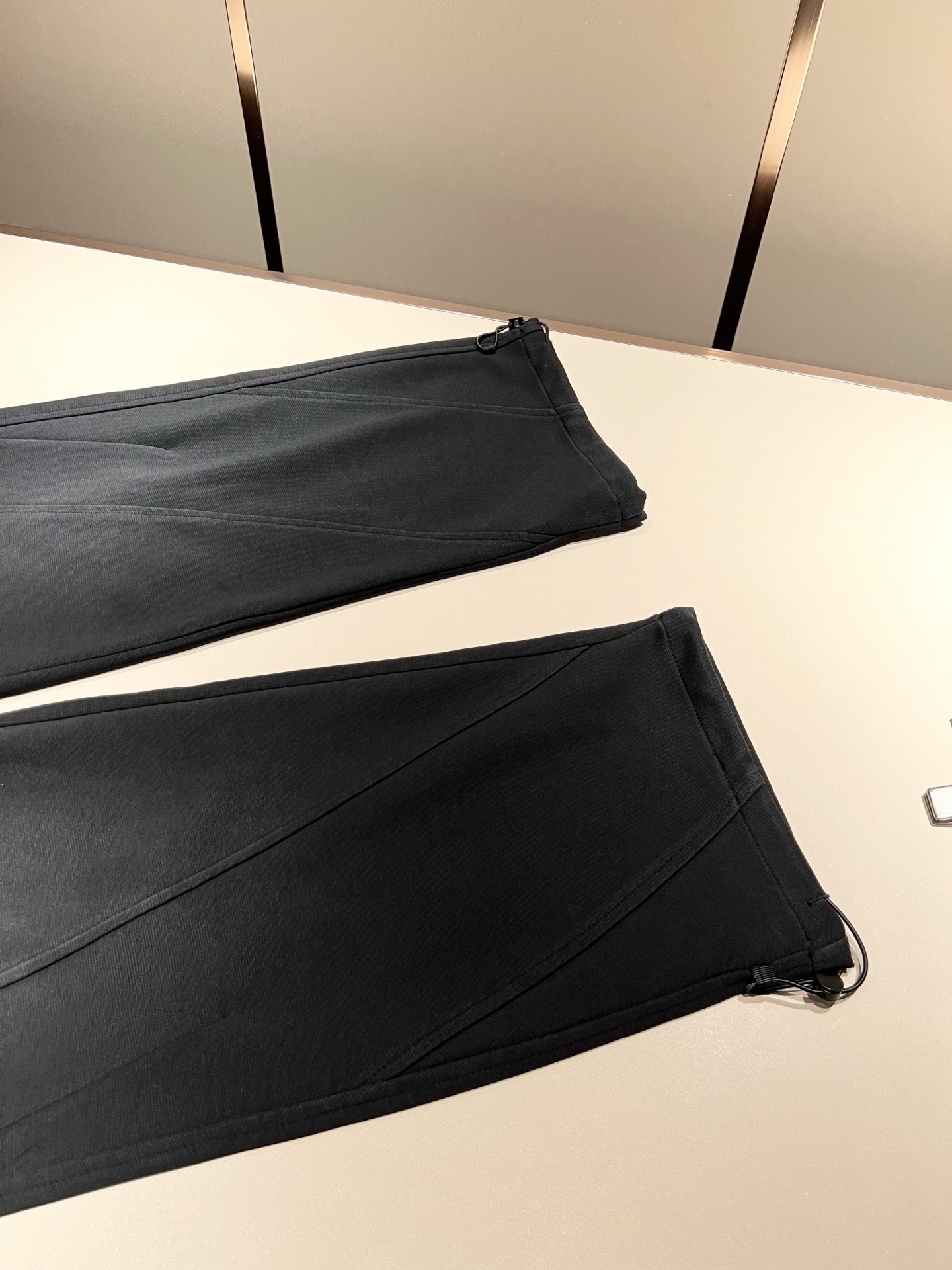 Dio*迪*奥 2025秋冬新款男女同款👫休闲休闲裤，男女同款！裤腿logo图案印花设计！时尚运动休闲裤