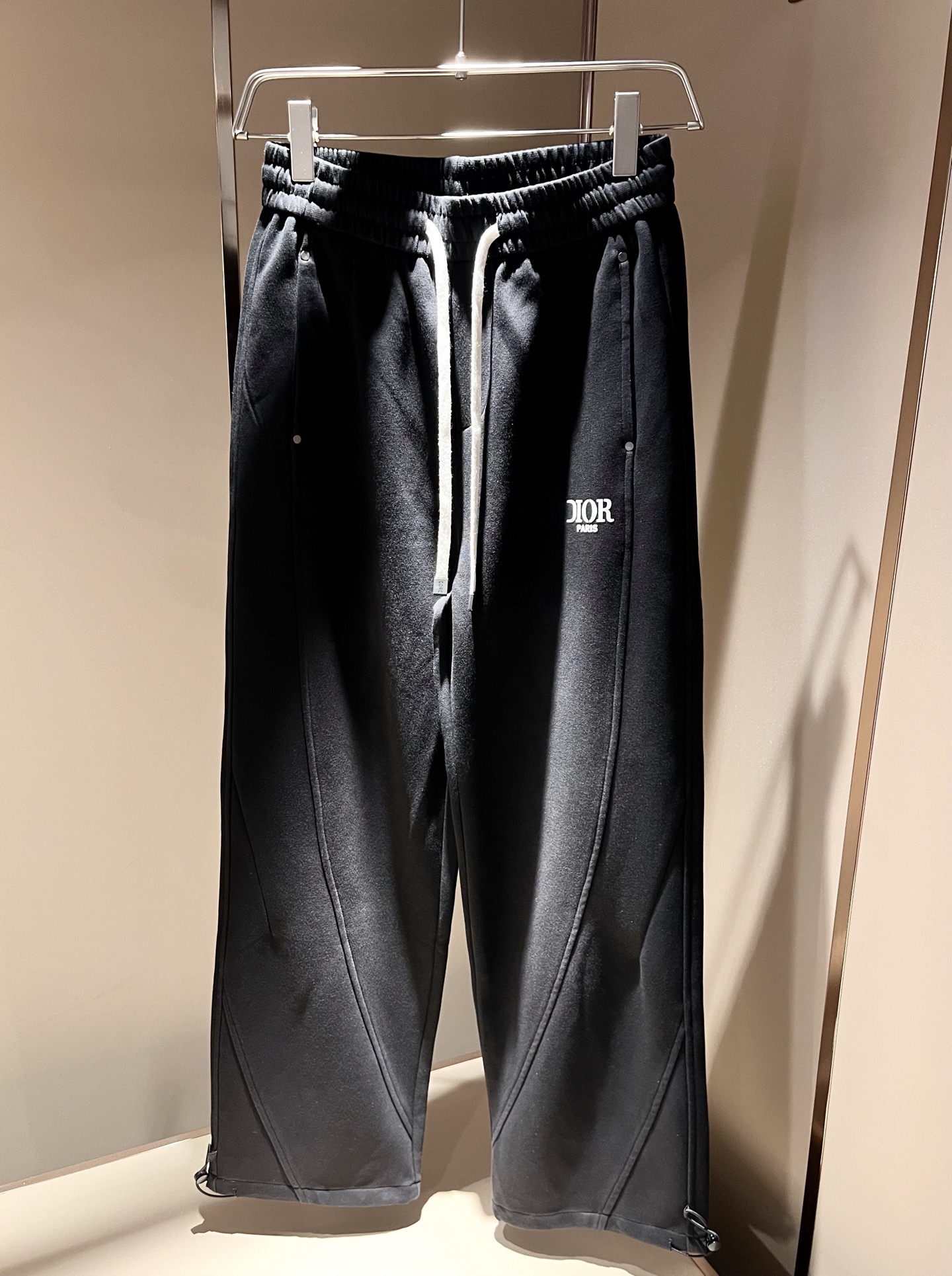 Dio*迪*奥 2025秋冬新款男女同款👫休闲休闲裤，男女同款！裤腿logo图案印花设计！时尚运动休闲裤