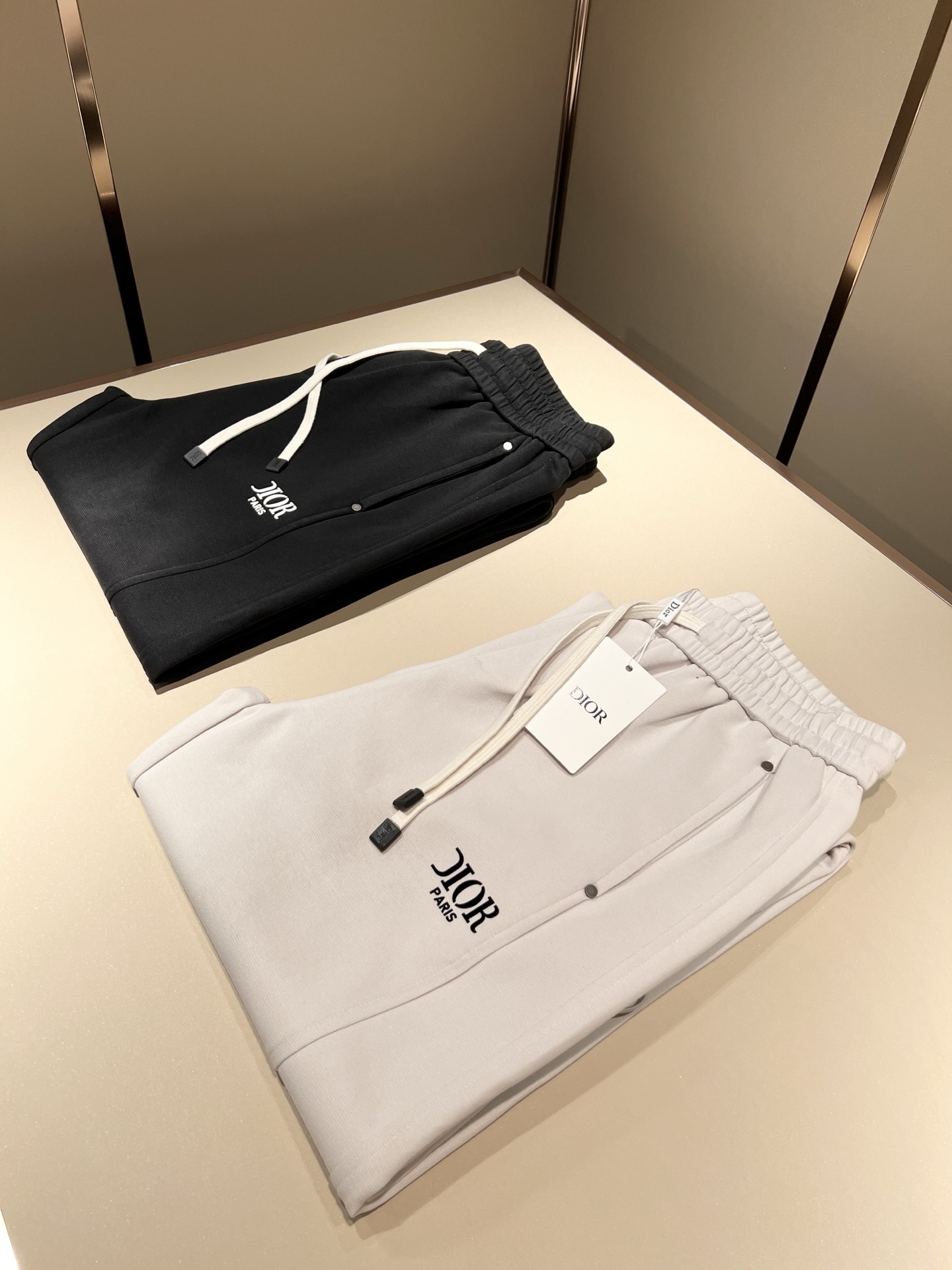 Dio*迪*奥 2025秋冬新款男女同款👫休闲休闲裤，男女同款！裤腿logo图案印花设计！时尚运动休闲裤