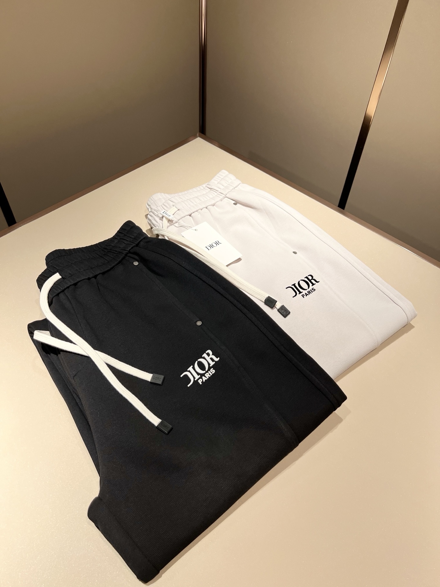 Dio*迪*奥 2025秋冬新款男女同款👫休闲休闲裤，男女同款！裤腿logo图案印花设计！时尚运动休闲裤