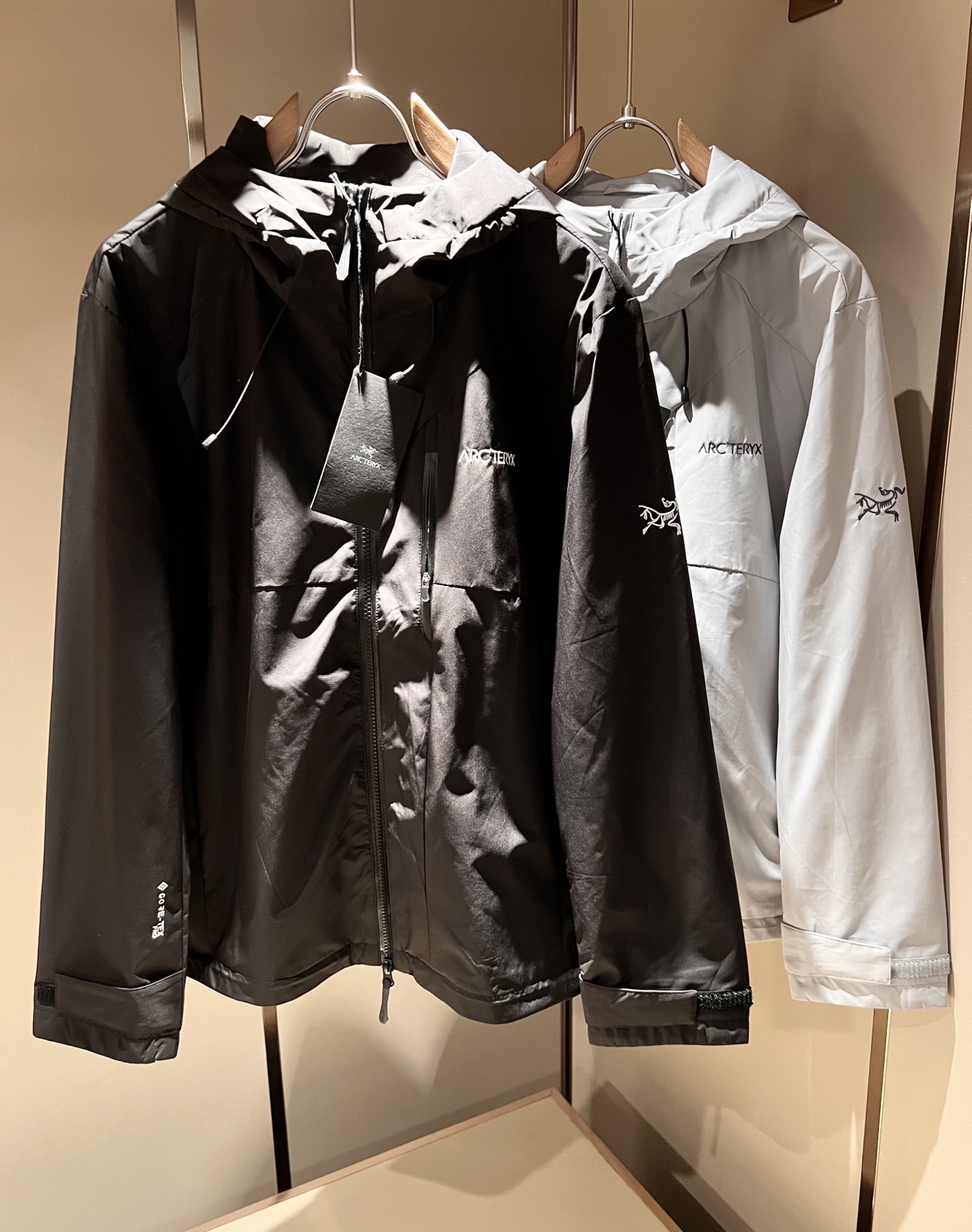 ARCTER*X始*祖鸟 2025秋冬新款男女同款👫夹克外套，户外品牌可能大家第一想到的就是加拿大鹅、始