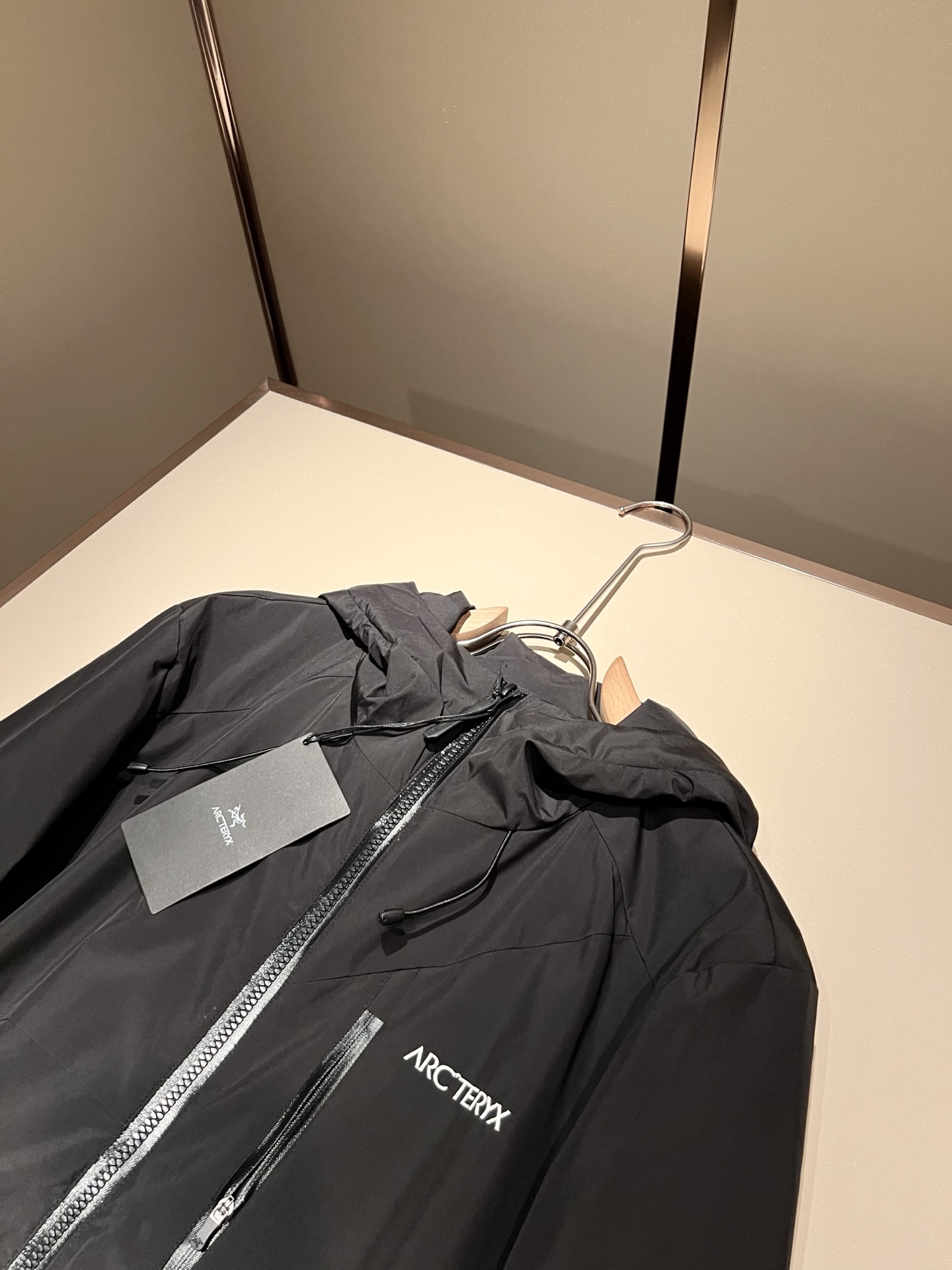 ARCTER*X始*祖鸟 2025秋冬新款男女同款👫夹克外套，户外品牌可能大家第一想到的就是加拿大鹅、始