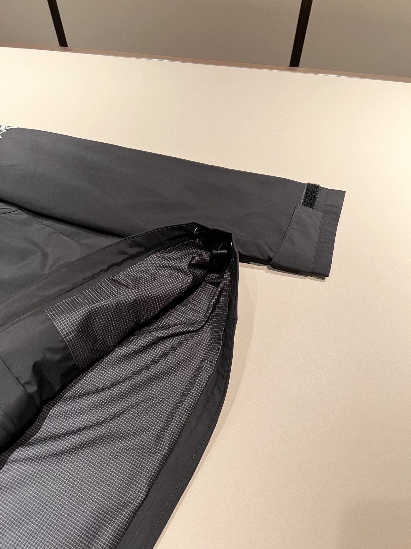 ARCTER*X始*祖鸟 2025秋冬新款男女同款👫夹克外套，户外品牌可能大家第一想到的就是加拿大鹅、始