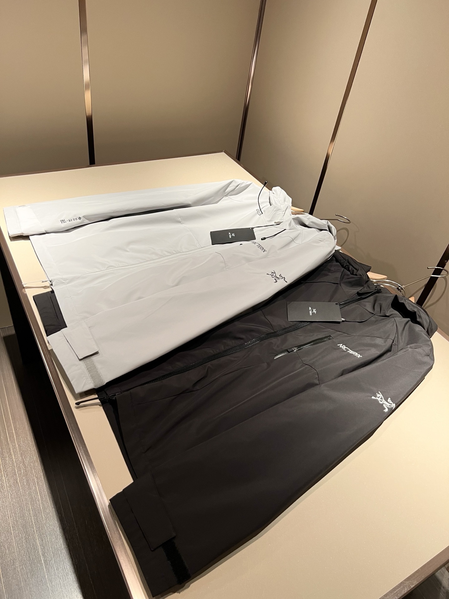 ARCTER*X始*祖鸟 2025秋冬新款男女同款👫夹克外套，户外品牌可能大家第一想到的就是加拿大鹅、始