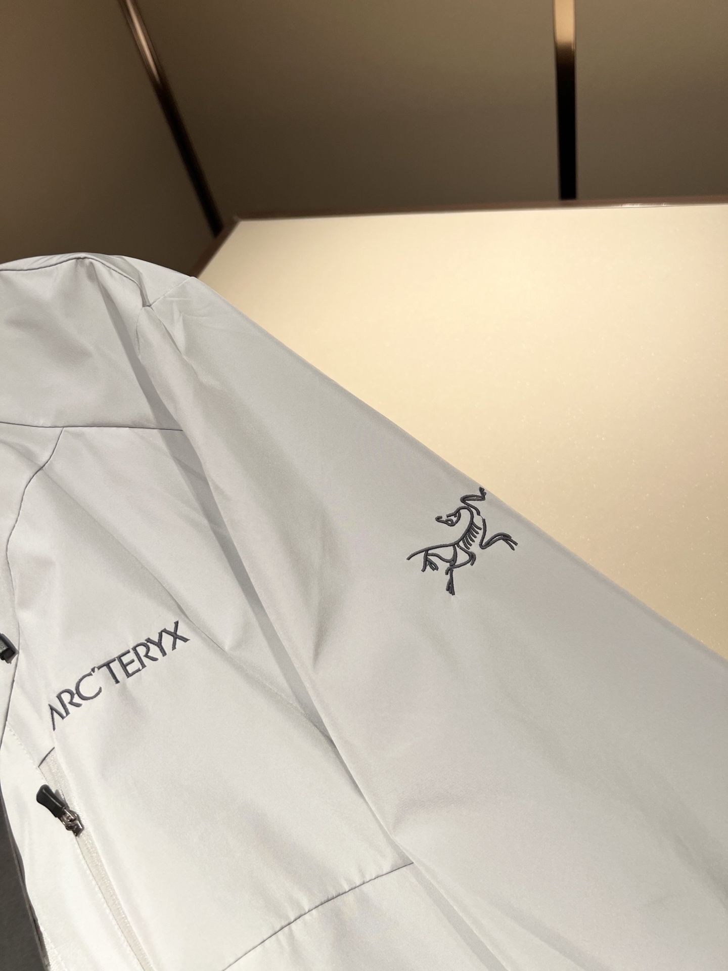 ARCTER*X始*祖鸟 2025秋冬新款男女同款👫夹克外套，户外品牌可能大家第一想到的就是加拿大鹅、始