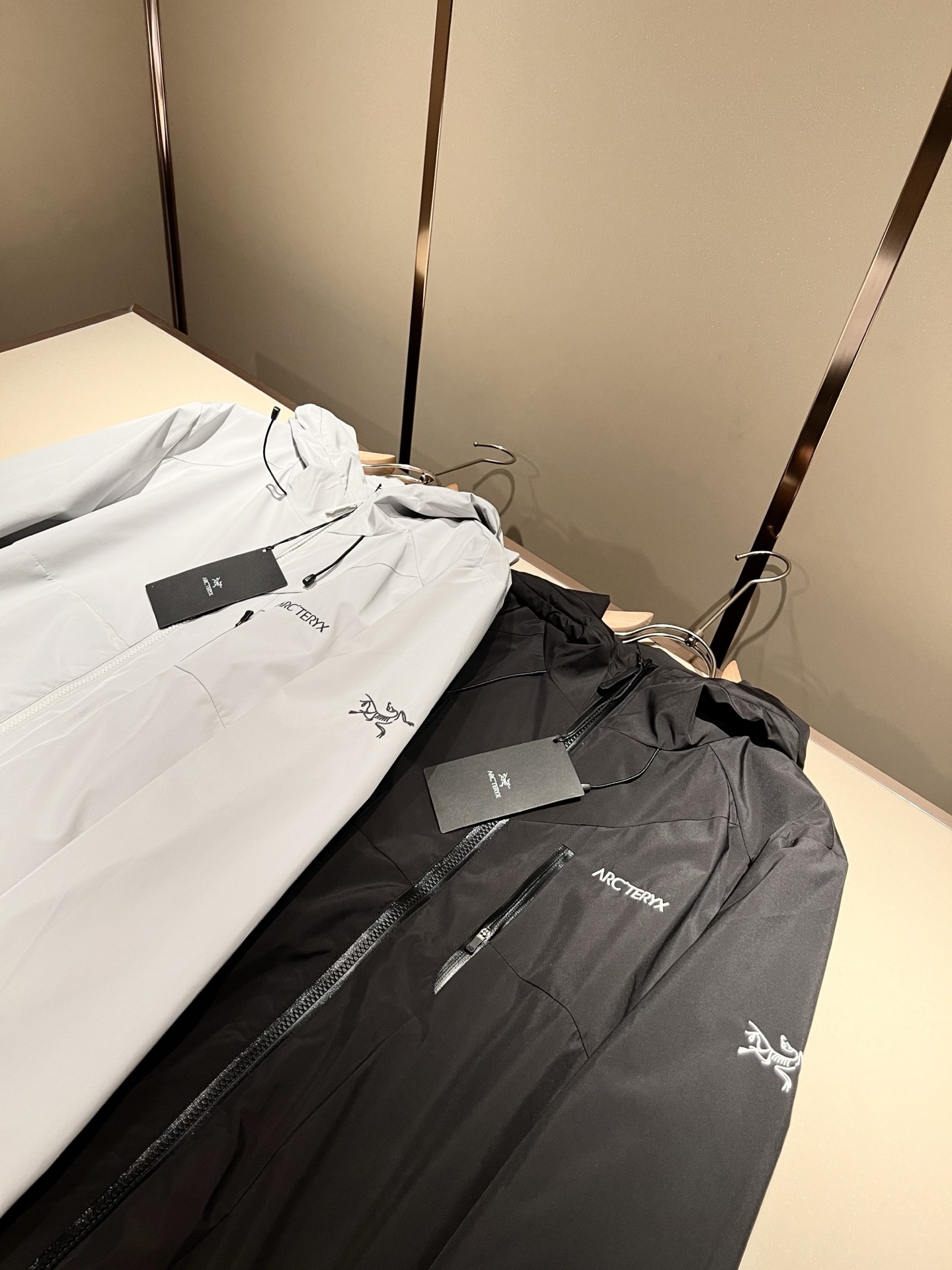 ARCTER*X始*祖鸟 2025秋冬新款男女同款👫夹克外套，户外品牌可能大家第一想到的就是加拿大鹅、始