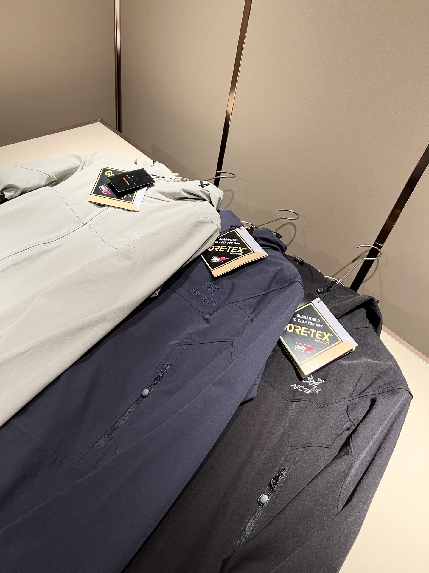 Loro Piana诺悠翩雅 2025秋冬男士套装，最新的贸易订单全品相！！网红款！上身舒适透气，不僵硬