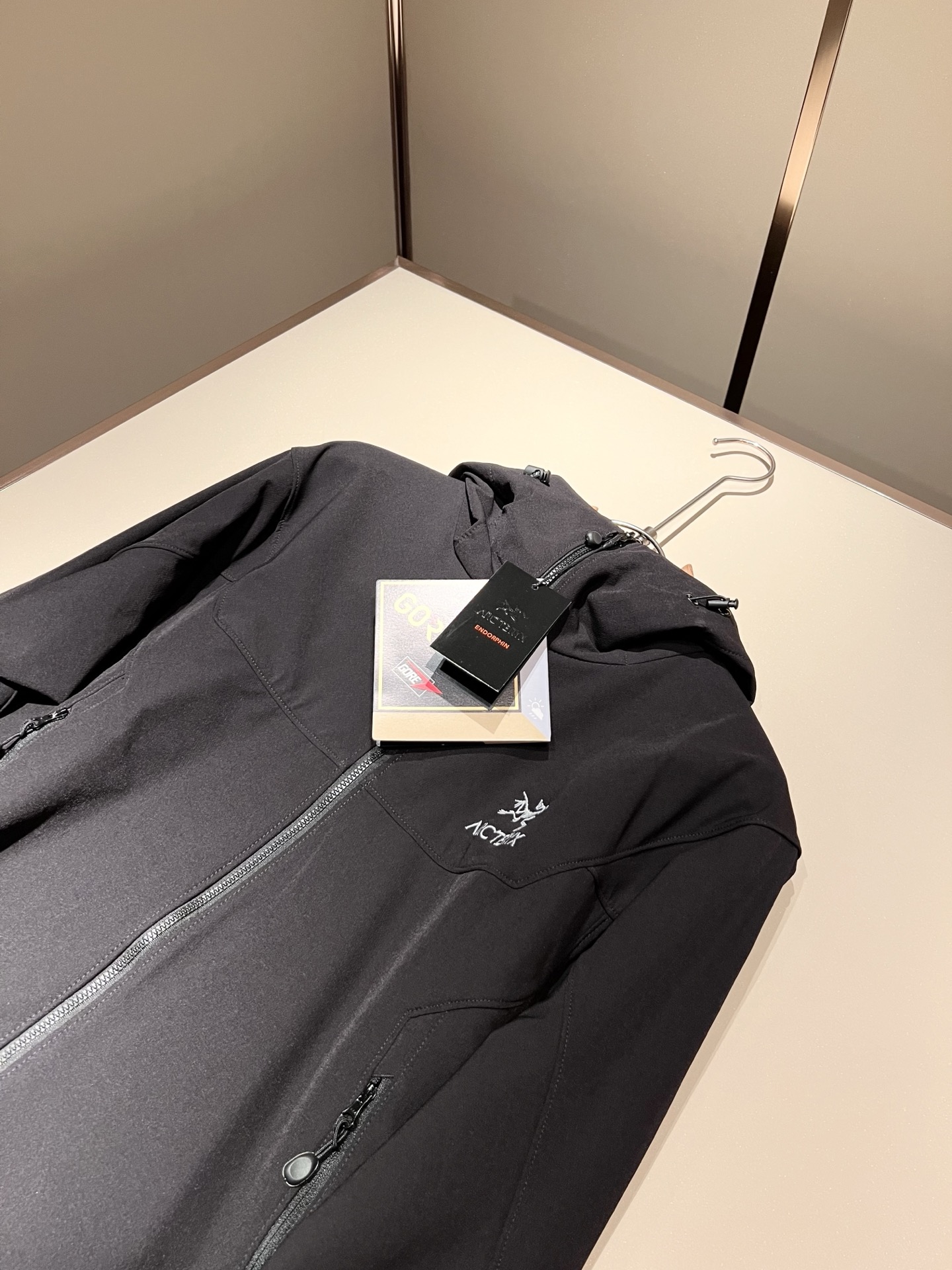 Loro Piana诺悠翩雅 2025秋冬男士套装，最新的贸易订单全品相！！网红款！上身舒适透气，不僵硬