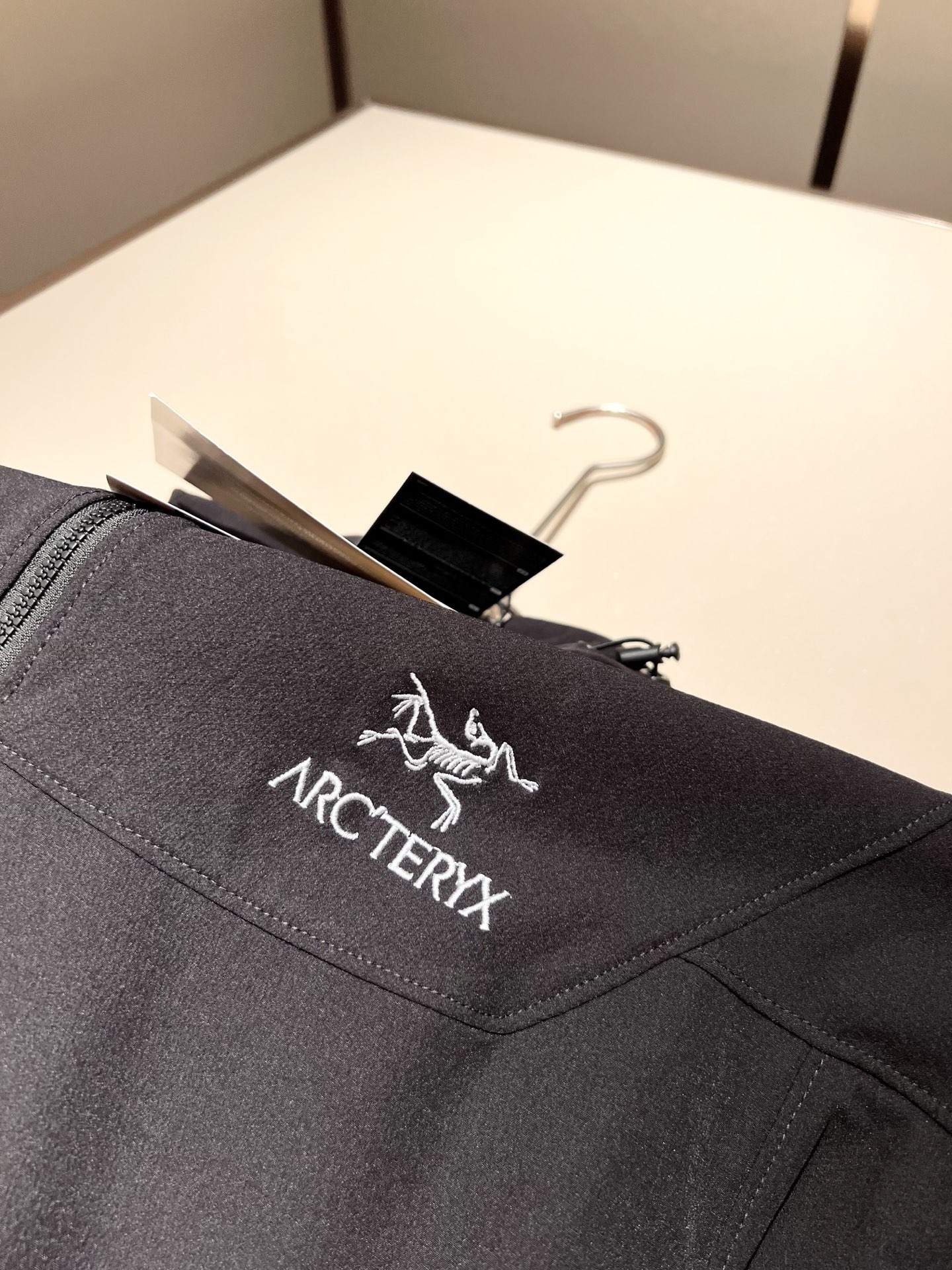 Loro Piana诺悠翩雅 2025秋冬男士套装，最新的贸易订单全品相！！网红款！上身舒适透气，不僵硬