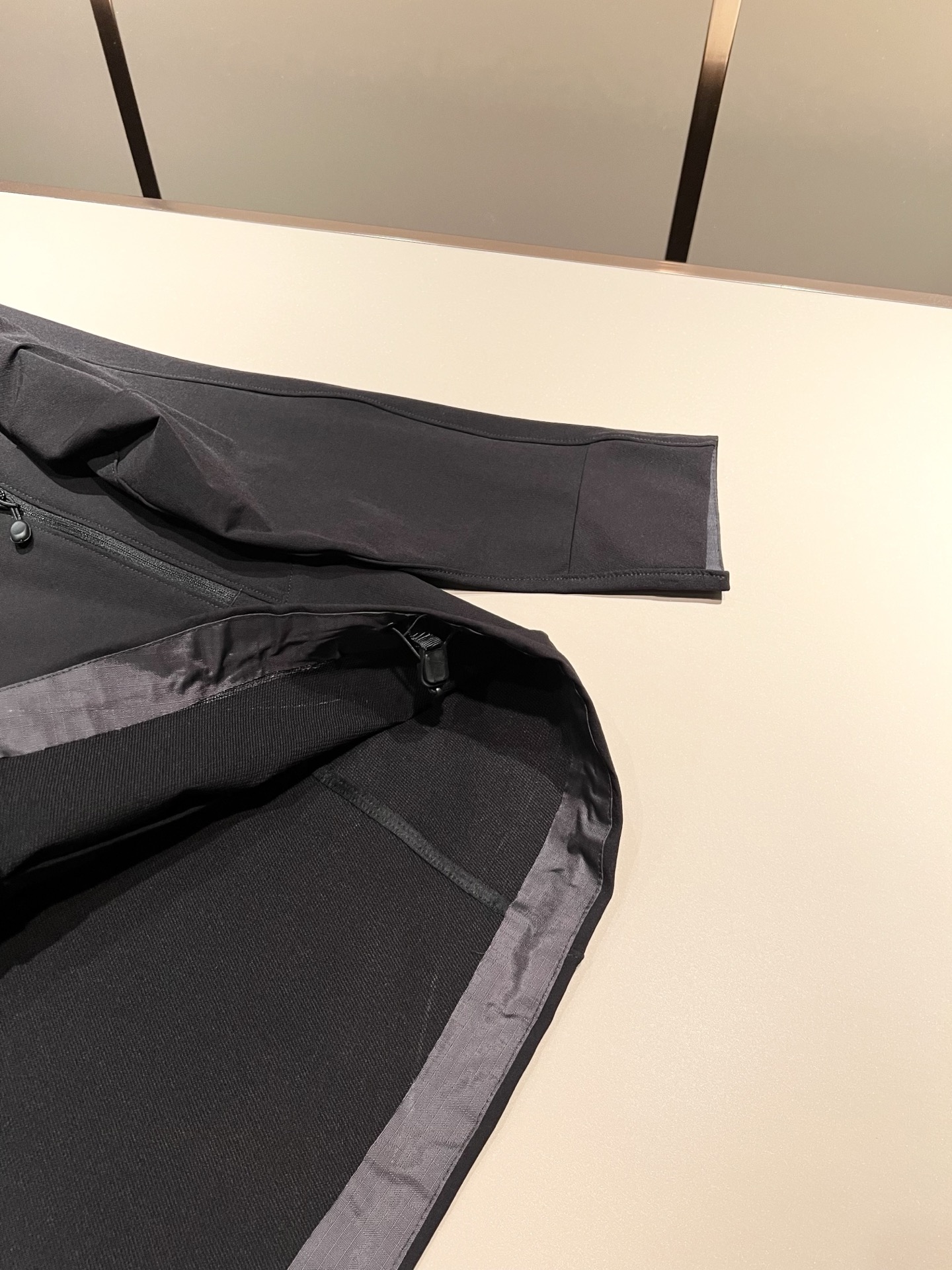 Loro Piana诺悠翩雅 2025秋冬男士套装，最新的贸易订单全品相！！网红款！上身舒适透气，不僵硬